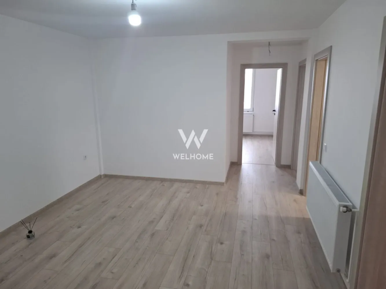 Apartament 3 camere, generos, bloc nou Sura Mica - Sibiu - Va propunem spre vanzare un apartament generos, finisat la CHEIE in Sura Mica

Compartimentare decomandata: 2 dormitoare, bucatarie separata, living, loc de servire a mesei, baie, balcon
Suprafata utila 75 mp + balcon de 5 mp.
Este situat la etajul 1 al unui bloc nou cu 4 apartamente
Dispune de 2 locuri de parcare
In imediata apropiere sunt magazine, farmacie, Primaria, etc.

Pret 129000 euro negociabil.