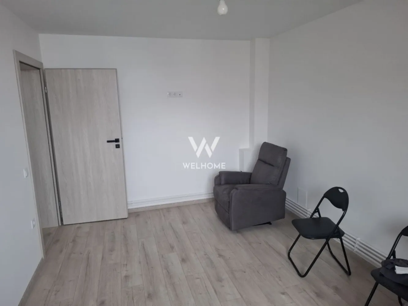 Apartament 3 camere, generos, bloc nou Sura Mica - Sibiu - Va propunem spre vanzare un apartament generos, finisat la CHEIE in Sura Mica

Compartimentare decomandata: 2 dormitoare, bucatarie separata, living, loc de servire a mesei, baie, balcon
Suprafata utila 75 mp + balcon de 5 mp.
Este situat la etajul 1 al unui bloc nou cu 4 apartamente
Dispune de 2 locuri de parcare
In imediata apropiere sunt magazine, farmacie, Primaria, etc.

Pret 129000 euro negociabil.
