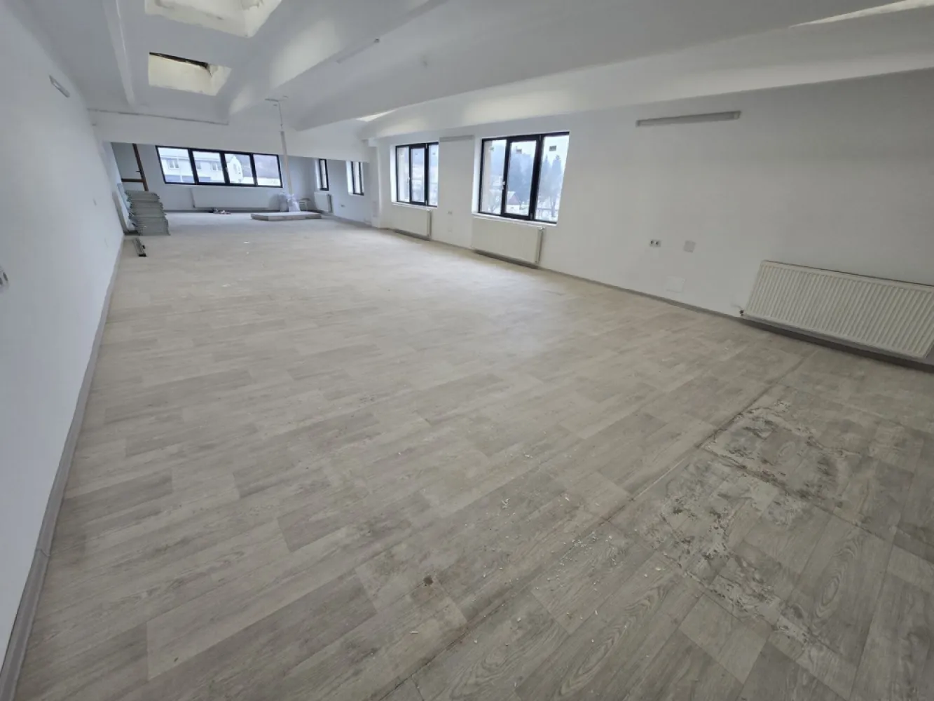 Birou 40 mp .parcare si utilităti incluse in pret