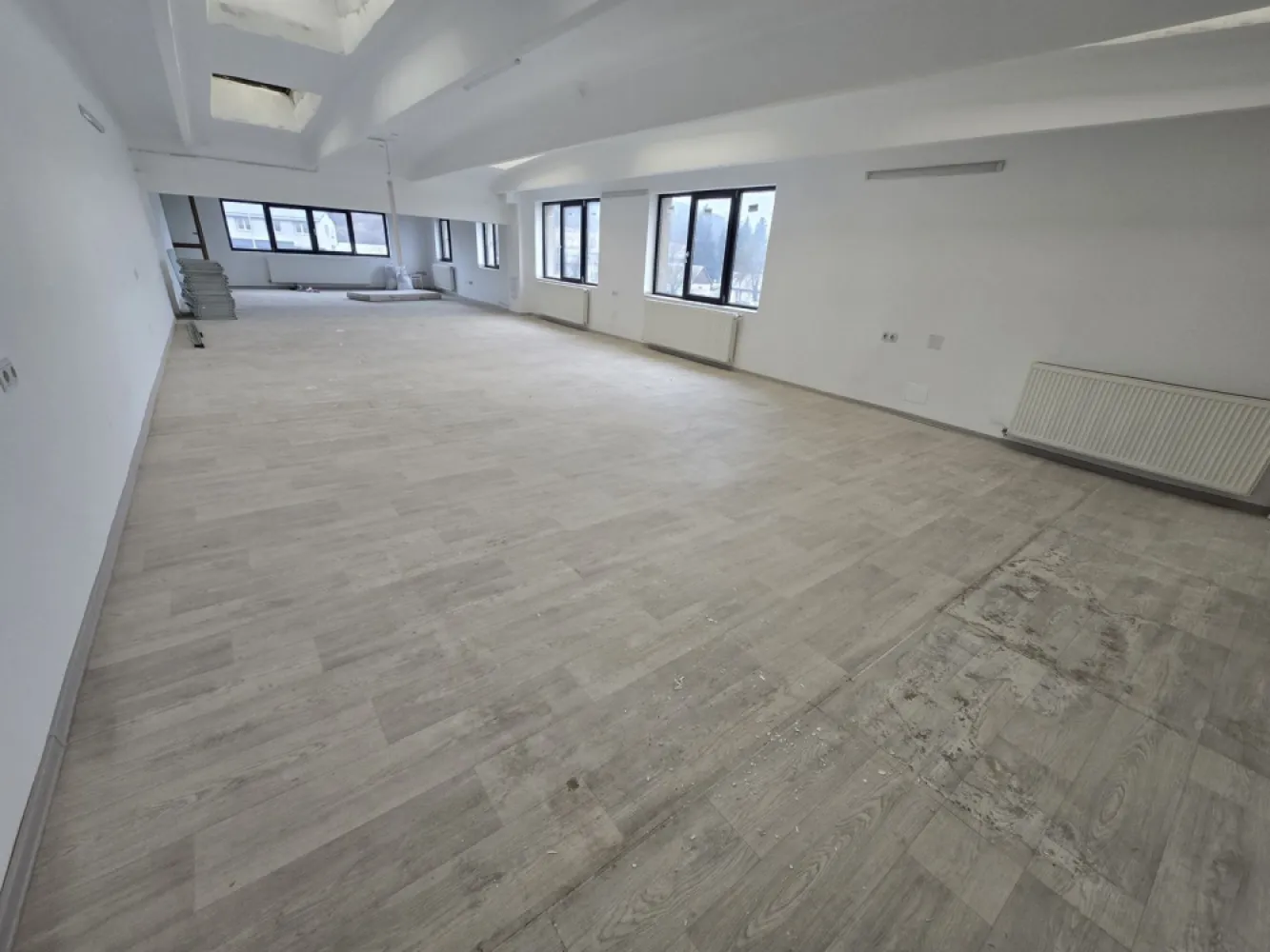 Birou 40 mp .parcare si utilităti incluse in pret