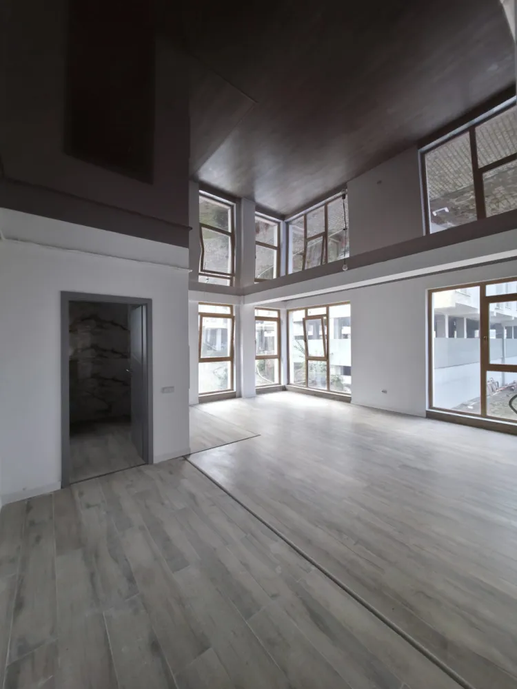Apartament 2 camere, INTABULAT, FINISAT PREMIUM, 59mp utili + 3,6 balcon - Apartament 2 camere , intabulat, disponibil imediat pentru mutare, format living open space, dormitor, baie si balcon.– 62,6 mp utili ( 3,6 balcon )Compartimentarea ideala, fiind foarte luminos, calduros si economic datorita sistemului de incalzire prin pardoseala.Detalii si vizionari : 076 700 5000Situat intr-o zona de interes ridicat, Octavian Goga nr 5, langa bvd Vasile Milea si mall shopping city.&nbsp;✅ Preț excelent: 95.000 €&nbsp;✅️ COMISION 0%✅ 62.6 mp utili&nbsp;✅ Intabulat – actele pregătite pentru vânzare✅ Finisaje Premium✅️ Incalzire in pardoseala pentru confort sporit si economie✅ Mutare imediată✅ Cartier locuit, acces rapid la bulevard, mall shopping city, Kaufland, lidl,școli și grădinițe.