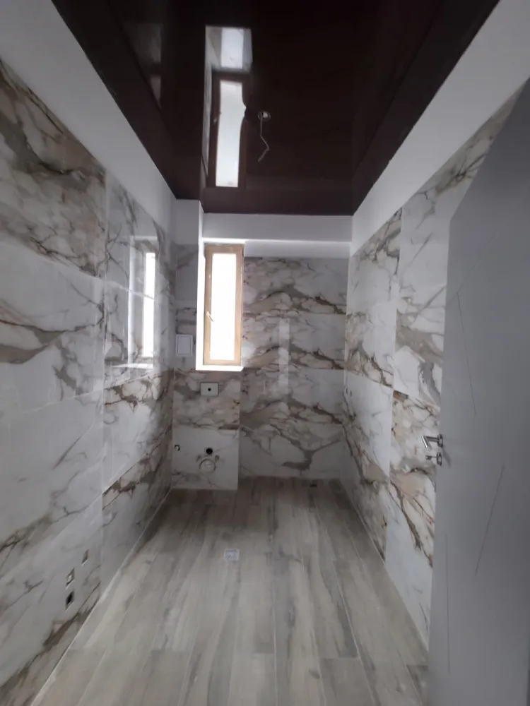 Apartament 2 camere, INTABULAT, FINISAT PREMIUM, 59mp utili + 3,6 balcon - Apartament 2 camere , intabulat, disponibil imediat pentru mutare, format living open space, dormitor, baie si balcon.– 62,6 mp utili ( 3,6 balcon )Compartimentarea ideala, fiind foarte luminos, calduros si economic datorita sistemului de incalzire prin pardoseala.Detalii si vizionari : 076 700 5000Situat intr-o zona de interes ridicat, Octavian Goga nr 5, langa bvd Vasile Milea si mall shopping city.&nbsp;✅ Preț excelent: 95.000 €&nbsp;✅️ COMISION 0%✅ 62.6 mp utili&nbsp;✅ Intabulat – actele pregătite pentru vânzare✅ Finisaje Premium✅️ Incalzire in pardoseala pentru confort sporit si economie✅ Mutare imediată✅ Cartier locuit, acces rapid la bulevard, mall shopping city, Kaufland, lidl,școli și grădinițe.