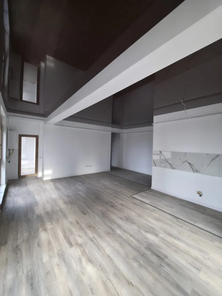 Apartament 2 camere, INTABULAT, FINISAT PREMIUM, 59mp utili + 3,6 balcon - Apartament 2 camere , intabulat, disponibil imediat pentru mutare, format living open space, dormitor, baie si balcon.– 62,6 mp utili ( 3,6 balcon )Compartimentarea ideala, fiind foarte luminos, calduros si economic datorita sistemului de incalzire prin pardoseala.Detalii si vizionari : 076 700 5000Situat intr-o zona de interes ridicat, Octavian Goga nr 5, langa bvd Vasile Milea si mall shopping city.&nbsp;✅ Preț excelent: 95.000 €&nbsp;✅️ COMISION 0%✅ 62.6 mp utili&nbsp;✅ Intabulat – actele pregătite pentru vânzare✅ Finisaje Premium✅️ Incalzire in pardoseala pentru confort sporit si economie✅ Mutare imediată✅ Cartier locuit, acces rapid la bulevard, mall shopping city, Kaufland, lidl,școli și grădinițe.