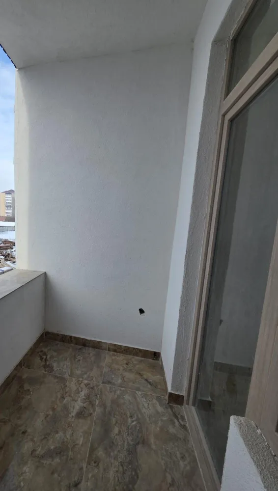Apartament 2 camere- Dna Stanca- Finisat - 65.000 EURO ( TVA INCLUS ) - 🔥 OFERTĂ EXCELENTĂ – DISPONIBIL IMEDIAT 🔑🏡 Apartament 2 camere – 44,60 mp utiliCompartimentare practică: 🛏 1 dormitor, 🛋 living open space cu bucătărie, 🛁 1 baie și 🌿 balcon.Ideal pentru locuit sau investiție 💼📈📞 Detalii și vizionări: 076 700 5000💰 Preț: 65.000 €✅ TVA 21% inclus✅ Comision 0%🚗 1 loc de parcare exterior inclus✨ Finisaje premium🔥 Încălzire în pardoseală – confort sporit &amp; consum redus📊 Randament garantat📍 Localizare excelentă – Str. Doamna Stanca, lângă Shopping City Sibiu 🛍, Lidl 🛒, Piața Rahovei și Bvd. Bulevardul Mihai Viteazul, la doar 5 minute de mers pe jos 🚶‍♂️🔝 O proprietate accesibilă, bine poziționată și ușor de valorificat – perfectă pentru tine sau pentru portofoliul tău investițional.
