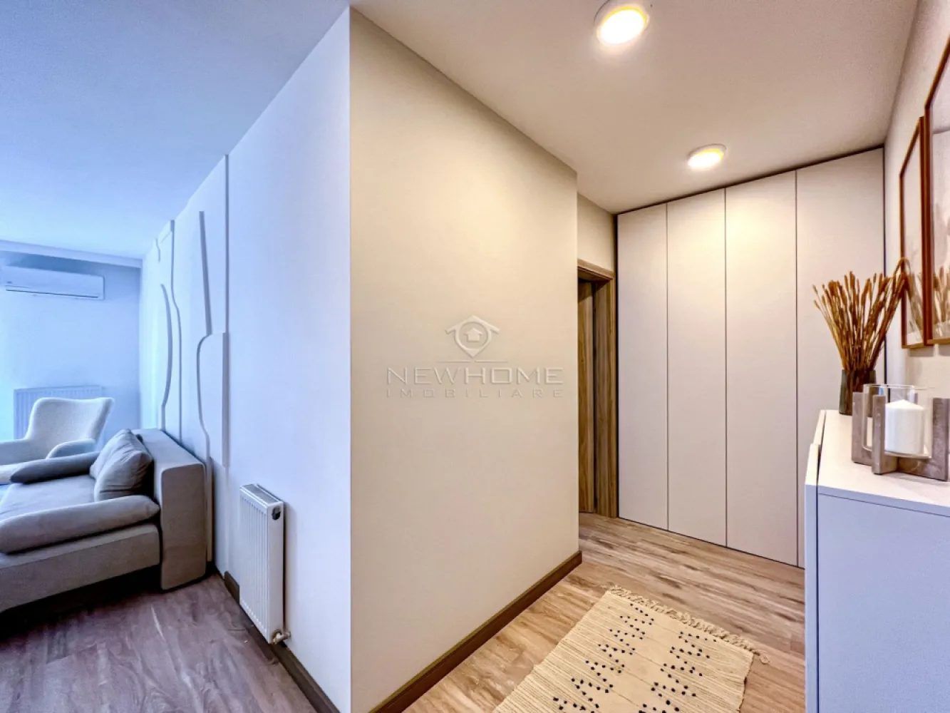 Apartament 2 camere zona Iulius Mall Gheorgheni - New HOME Imobiliare ofera spre inchiriere apartament modern cu 2 camere 50 mp, terasa generoasa, in bloc nou, etaj intermediar ansamblul Mon Jardin din Sopor. In proximitate se afla magazine alimentare, spatii comerciale, Iulius Mall. Finisaje de lux, aer condiționat, TV, masina de spălat, frigiter etc. Inclus în preț și un loc de parcare în garajul subteran. Avand in vedere poziția si avantajele zonei este una de interes maxim, datorita pozitionarii fiind in apropiere de centru comercial Iulius Mall, Business centre, facultatea FSEGA, Porsche Engineering, baza Sportiva, Iulius Park, etc. Pentru mai multe informatii si pentru a programa o vizionare, contactati-ne cu incredere!
