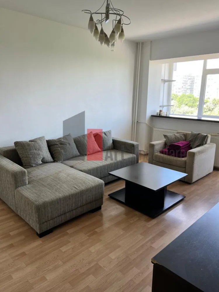 3 camere vizavi de parcul Plumbuita - Va prezentam un apartament de ivamnzare aflat la etajul 6 din 8 cu o vedere superba a parcului Plumbuita.
Imobilul este anvelopat iar costurile de intretinere sunt minime, nu se plateste decat intretinerea si curentul electric, internetul si televiziunea fiind gratuite.

Apartamentul are o suprafata de 70 mp utili si este format din:
 - living
 - 2 dormitoare
 - bucatarie
 - 2 zone de depozitare
 - 1 balcon inchis

Apartamentul se vinde cu tot ce se afla in el. 
Pentru detalii sau vizionare va rog sa ne contactati ! Comision 0 de la cumparator
