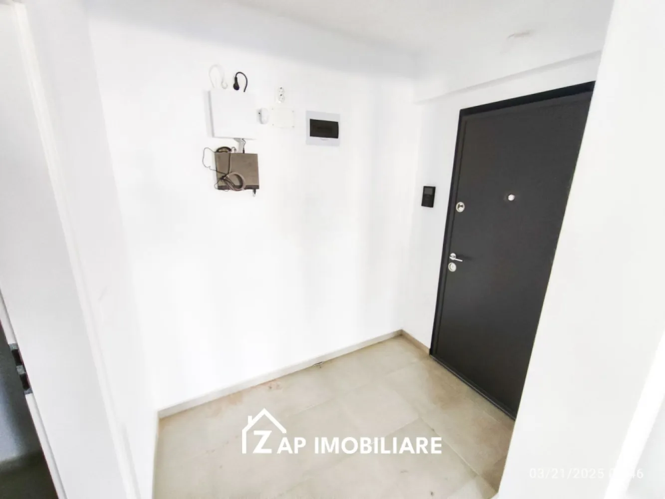 Maurer - Spatiu comercial - Parter - 91 mp, 2 toalete si balcon - Mentionati ID-ul proprietatii cand apelati: CP2460979
Contact ⓪⑦②⑥ ②②③ ⑧⑧⑥ Sebastian

Zap Imobiliare vă propune spre închiriere un spațiu comercial generos, cu o suprafață de 91 mp, situat la parterul unui imobil din cartierul Maurer, Târgu Mureș. Proprietatea dispune de o compartimentare de tip open space și are destinația oficială de spațiu comercial în Cartea Funciară , fiind ideală pentru o gamă largă de activități comerciale sau profesionale într-o zonă în plină dezvoltare.

-- Suprafață: 91 mp
-- Compartimentare: Open space, 2 toalete, 1 balcon
-- Dotări și facilități: Aer condiționat, centrală termică proprie, calorifere, geamuri termopan, ușă metalică și o boxă utilă situată sub spațiu pentru depozitare suplimentară.

Datorită poziționării și compartimentării flexibile, spațiul este pretabil pentru farmacie, cabinet medical, stomatologie, birou de firmă, salon sau alte activități similare.

Preț închiriere: 1200 Euro / lună + 1 lună garanție , nu se adauga TVA , spatiul este detinut de persoana fizica 
Comisionul perceput este de 50% din valoarea primei chirii și se plătește o singură dată.

Acest anunț nu corespunde cerințelor tale? Sună la numărul afișat în anunț și unul dintre agenții noștri te va ajuta cu alte oferte personalizate în funcție de cerințele tale.

Contact ⓪⑦②⑥ ②②③ ⑧⑧⑥ Sebastian