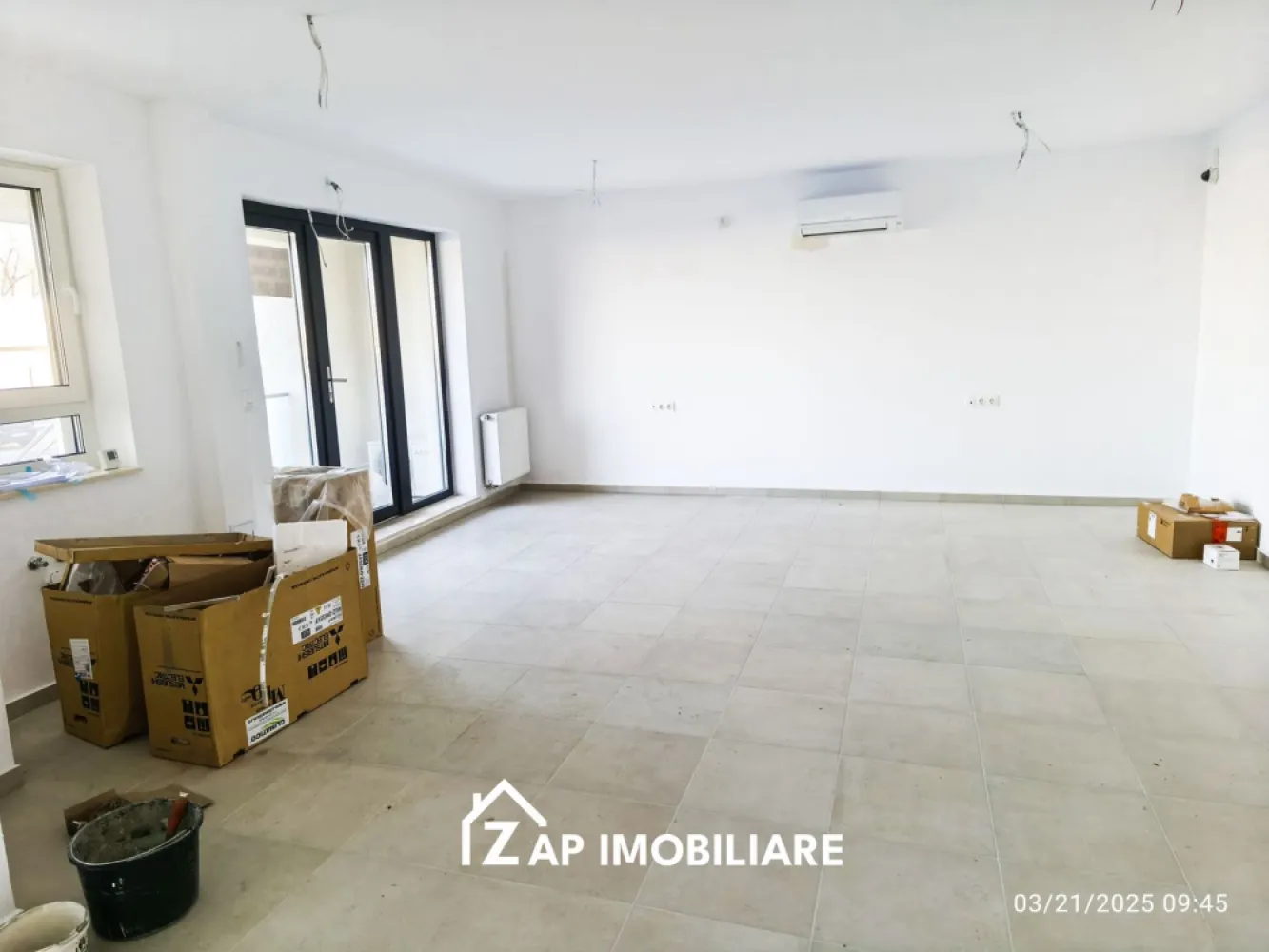 Maurer - Spatiu comercial - Parter - 91 mp, 2 toalete si balcon - Mentionati ID-ul proprietatii cand apelati: CP2460979
Contact ⓪⑦②⑥ ②②③ ⑧⑧⑥ Sebastian

Zap Imobiliare vă propune spre închiriere un spațiu comercial generos, cu o suprafață de 91 mp, situat la parterul unui imobil din cartierul Maurer, Târgu Mureș. Proprietatea dispune de o compartimentare de tip open space și are destinația oficială de spațiu comercial în Cartea Funciară , fiind ideală pentru o gamă largă de activități comerciale sau profesionale într-o zonă în plină dezvoltare.

-- Suprafață: 91 mp
-- Compartimentare: Open space, 2 toalete, 1 balcon
-- Dotări și facilități: Aer condiționat, centrală termică proprie, calorifere, geamuri termopan, ușă metalică și o boxă utilă situată sub spațiu pentru depozitare suplimentară.

Datorită poziționării și compartimentării flexibile, spațiul este pretabil pentru farmacie, cabinet medical, stomatologie, birou de firmă, salon sau alte activități similare.

Preț închiriere: 1200 Euro / lună + 1 lună garanție , nu se adauga TVA , spatiul este detinut de persoana fizica 
Comisionul perceput este de 50% din valoarea primei chirii și se plătește o singură dată.

Acest anunț nu corespunde cerințelor tale? Sună la numărul afișat în anunț și unul dintre agenții noștri te va ajuta cu alte oferte personalizate în funcție de cerințele tale.

Contact ⓪⑦②⑥ ②②③ ⑧⑧⑥ Sebastian