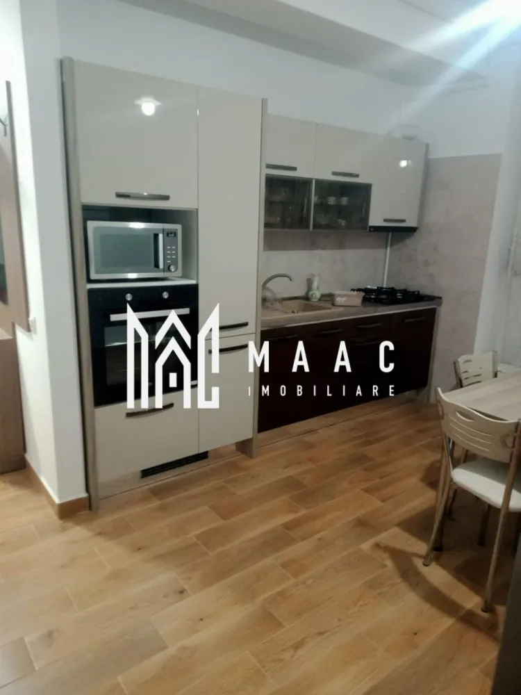 Apartament 2 camere | Etaj 1 | 2 Balcoane | Doamna Sntaca - MAAC Imobiliare vă prezintă spre închiriere un apartament cu 2 camere, decomandat, situat la etajul 1 al unui imobil nou, în zona Doamna Stanca.

Caracteristici:
Suprafață utilă: 60 mp.
Etaj: 1 din 8, imobil dotat cu lift.
An construcție: 2016.
Apartament luminos, bine întreținut, ideal pentru locuire imediată.

Compartimentare:
Hol de acces.
Living cu ieșire pe balcon.
Bucătărie separată, complet funcțională.
Dormitor cu acces la al doilea balcon.
Baie dotată cu cadă și geam pentru aerisire naturală.

Dotări și confort:
Sistem de încălzire în pardoseală.

Termeni si conditii:
Se achita o luna de garantie in avans.

Avantaje locație
În apropiere se regăsesc magazine, restaurante, farmacii și alte servicii esențiale.
Acces facil la mijloace de transport și principalele artere ale orașului.

Pentru mai multe detalii precizati telefonic ca ati vazut anuntul cu ID: CP2932376