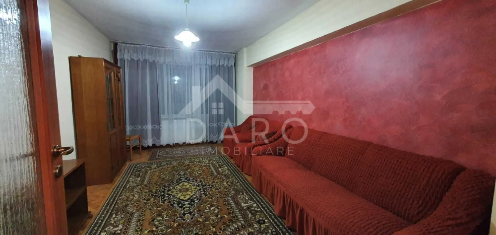 🏡 Apartament 3 camere de vânzare – Tudor - 🏡 Apartament 3 camere de vânzare – Tudor | Între Fortuna și Corina | 80 mp | 120.000 €
Se oferă spre vânzare apartament spațios și luminos, situat în zona Corina – Tudor, într-o locație liniștită, aproape de magazine, școli, stații de autobuz și la doar 10 minute de mers pe jos de Shopping City.
💰 Preț: 120.000 € (ușor negociabil)
📐 Suprafață utilă: 80 mp (inclusiv balcon)
🏢 Etaj: 6 din 8 (bloc cu lift)
✔ bloc izolat termic – costuri reduse la întreținere
✔ liber, disponibil pentru mutare imediată
Compartimentare:
✔ living
✔ 2 dormitoare
✔ bucătărie separată și complet utilată
✔ 2 băi
✔ cămară
✔ balcon mare, dublu, închis – ideal pentru relaxare sau depozitare
Dotări și utilități:
✔ centrală termică proprie
✔ geamuri termopan
✔ apartament luminos și bine compartimentat
Avantaje:
📍 zonă foarte bună – Tudor, între Fortuna și Corina
📍 aproape de Shopping City, școli, magazine și transport public
📍 ideal pentru familie sau investiție
📍 spațiu generos și compartimentare practică
💎 O oportunitate pentru cei care caută un apartament mare, într-o zonă apreciată din Târgu Mureș.
🤝 Proprietate promovată prin DARO Imobiliare
💳 Pentru achiziție, prin Kiwi Finance beneficiezi de:
✔ analiză GRATUITĂ a eligibilității
✔ acces la oferte de la peste 12 bănci
✔ negocierea dobânzii în favoarea ta
✔ suport complet până la semnarea contractului
📞 Detalii și vizionări:
Coman Maria – DARO Imobiliare & Kiwi Finance
📱 0749 535 729
🔑 DARO Imobiliare – găsim proprietatea potrivită.
💳 Kiwi Finance – obținem creditul pentru a o cumpăra.