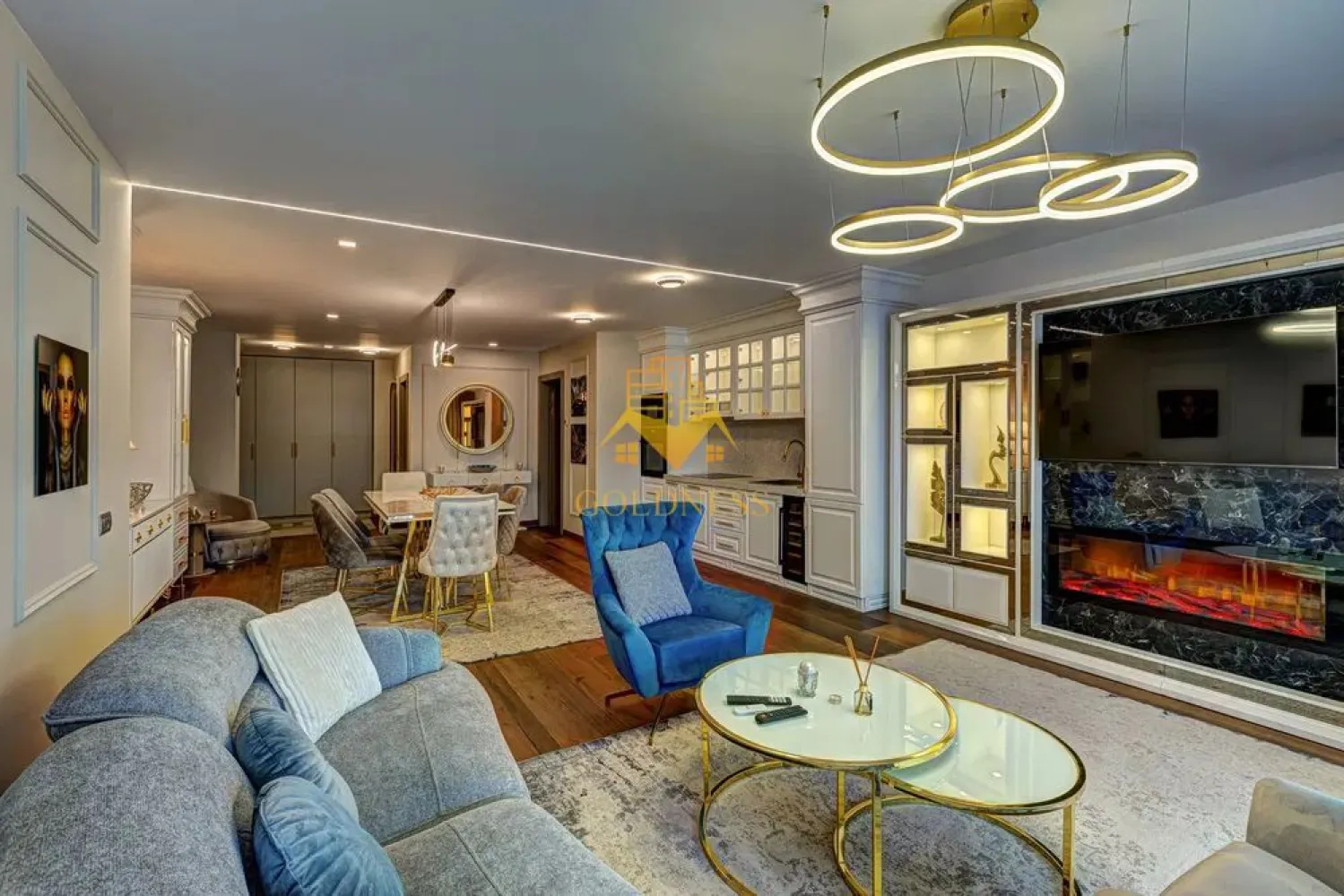 4 camere, ultrafinisat, garaj, bloc nou, Buna Ziua, 115 mp LOFT LUXURY - Goldness Imobiliare propune spre închiriere un apartament de lux situat în ansamblul rezidențial LOFT Luxury Residence, pe strada Buna Ziua 74D, Cluj-Napoca. Proprietatea se află la etajul 1 dintr-un imobil cu 3 etaje și beneficiază de finisaje și dotări premium, într-unul dintre cele mai exclusiviste complexe din oraș.

Detalii apartament:
 • Suprafață utilă: 115 mp
 • Terase: 3 terase generoase însumând aproximativ 50 mp
 • Compartimentare: living și dining open space, bucătărie, 3 dormitoare, 3 băi, 3 holuri, 4 spații de depozitare (dressinguri)
 • Mobilat și utilat complet, cu mobilier și finisaje luxury
 • Bucătărie complet echipată cu electrocasnice AEG
 • Izolație fonică superioară, 3 tipuri de încălzire, aer condiționat în fiecare cameră
 • Apartamentul este nou, orientat către grădina interioară
 • Include un loc de parcare în garaj

Facilități ale complexului LOFT Luxury Community:
 • Pază permanentă
 • Preluarea coletelor de către personalul de pază
 • Acces exclusiv pentru rezidenți și invitații acestora
 • Locuri de parcare pentru vizitatori
 • Grădină cu zonă de barbeque
 • Loc de joacă pentru copii
 • Personal de curățenie pentru spațiile comune
 • Întreținere permanentă a spațiilor verzi și a plantelor

Condiții de închiriere:
 • Comision agenție: 50% din valoarea unei chirii lunare pentru intermediere
 • Disponibil imediat

Pentru mai multe detalii și programarea unei vizionări, te invităm să ne contactezi.
Goldness Imobiliare – Profesioniștii în proprietăți premium.