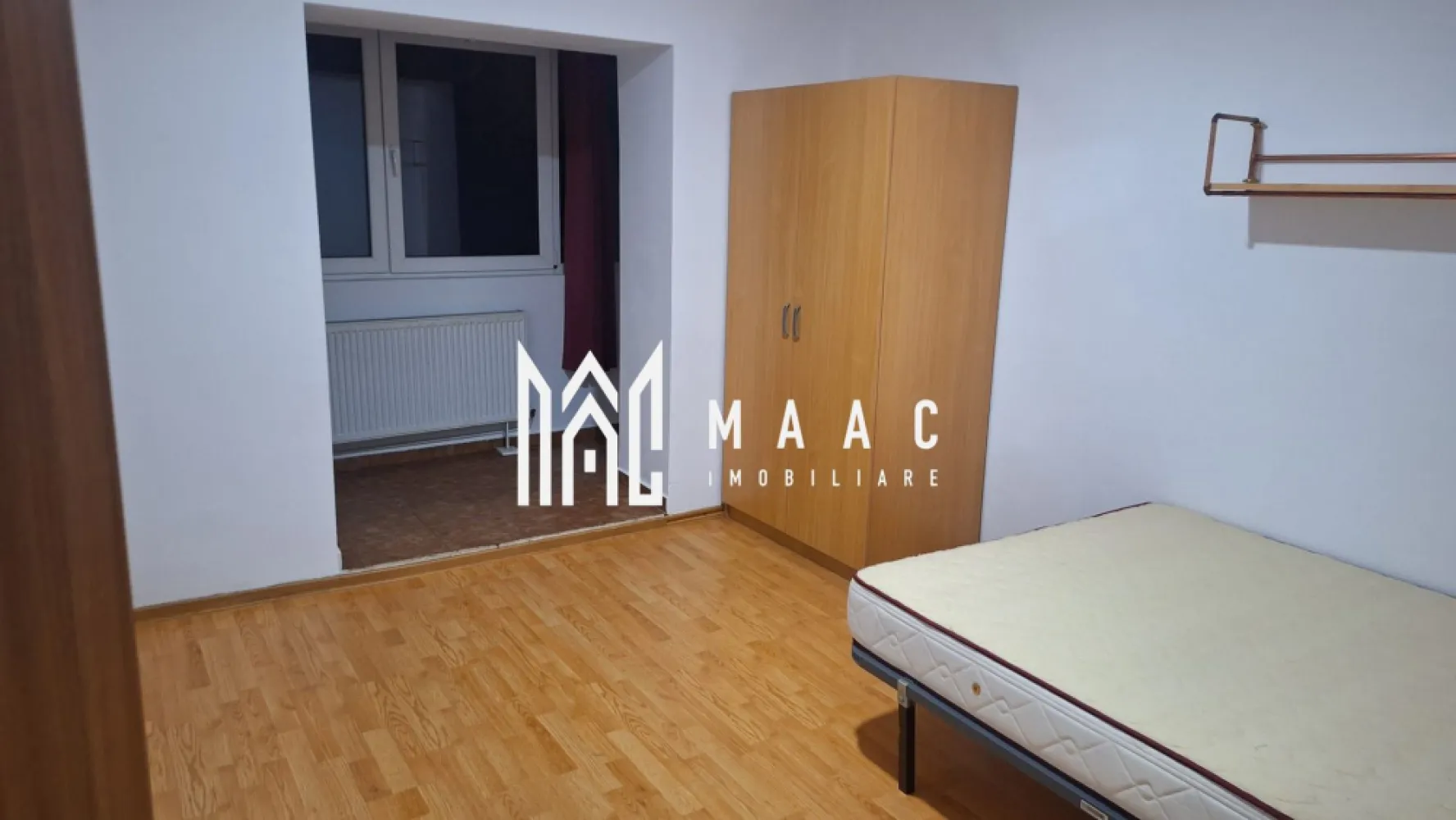 Cameră de închiriat | Etajul 2 | Valea Aurie - MAAC Imobiliare vă propune spre închiriere o cameră dintr-un apartament de 2 camere decomandat amplasat în zona Valea Aurie.

Camera dispune de un pat și un spațiu pentru depozitarea hainelor.
Bucătăria, grupul sanitar și holul de acces sunt spații comune.

Se închiriază pe o perioadă de minim 12 luni.
Se percepe o chirie în avans și o garanție în cuantumul unei chirii lunare.

Pentru mai multe detalii, vă rugăm să specificați ID:CP2852491