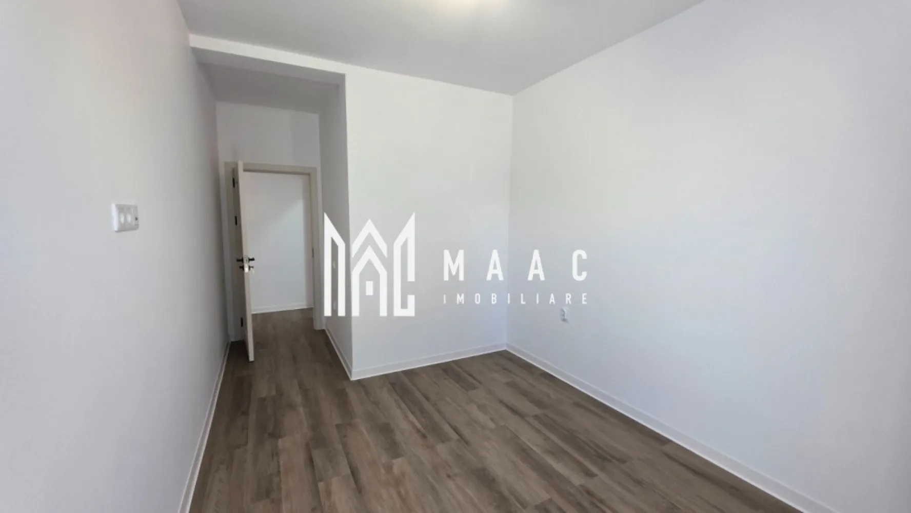 Apartament 2 camere de vânzare Selimbar | Central | curte 90 mp, parcare