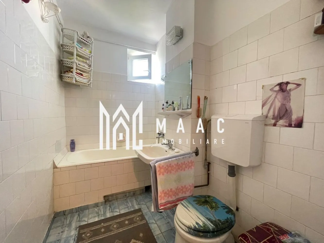 Apartament de vânzare Sibiu | 3 camere decomandat | Mihai Viteazul, balcon - Apartament de vânzare în Sibiu, zona Mihai Viteazul, cu 3 camere decomandate, 65 mp utili, balcon și pivniță, disponibil imediat.

Detalii proprietate:
• Suprafață utilă: 65 mp
• Suprafață construită: 78 mp
• Compartimentare: 3 camere decomandate
• 2 dormitoare, 1 bucătărie, 1 baie
• Etaj 4 din 4
• An construcție: 1989
• Stare interioară: bună
• Balcon și pivniță
• Baie cu geam pentru aerisire naturală
• Bloc cu pod

Zonă și acces:
Proprietatea este situată în cartierul Mihai Viteazul, cu acces facil către Școala Generală Nr. 6, stații de transport public, supermarketuri, farmacii, bănci și alte puncte de interes. Zona oferă acces rapid la facilitățile de zi cu zi și la spații verzi.

Cod anunț CP3195243. Contactați echipa MAAC Imobiliare pentru detalii suplimentare și pentru programarea unei vizionări.
