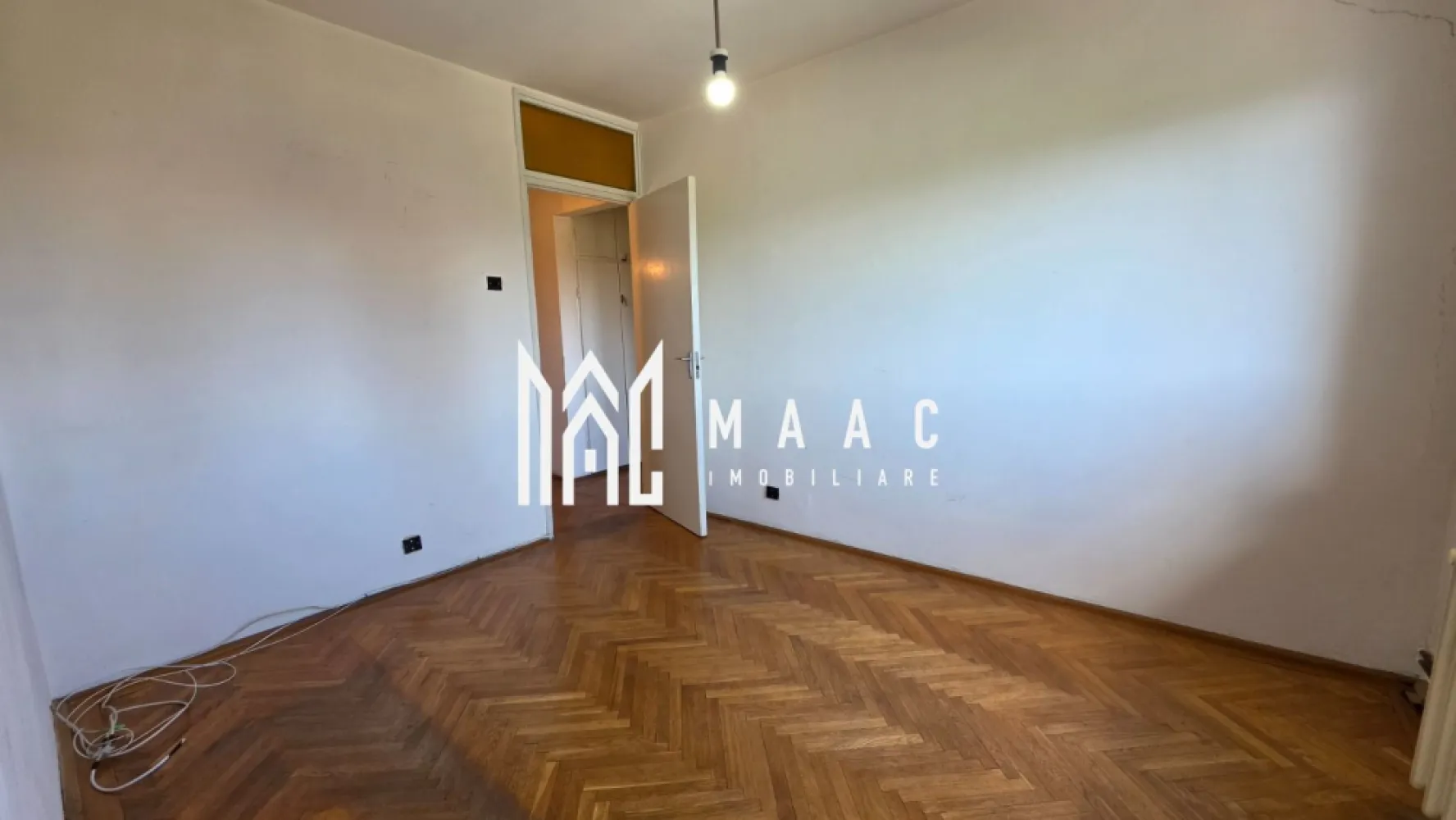 Apartament de vanzare Sibiu 3 camere decomandat | Strand | 2 bai, 2 balcoane
