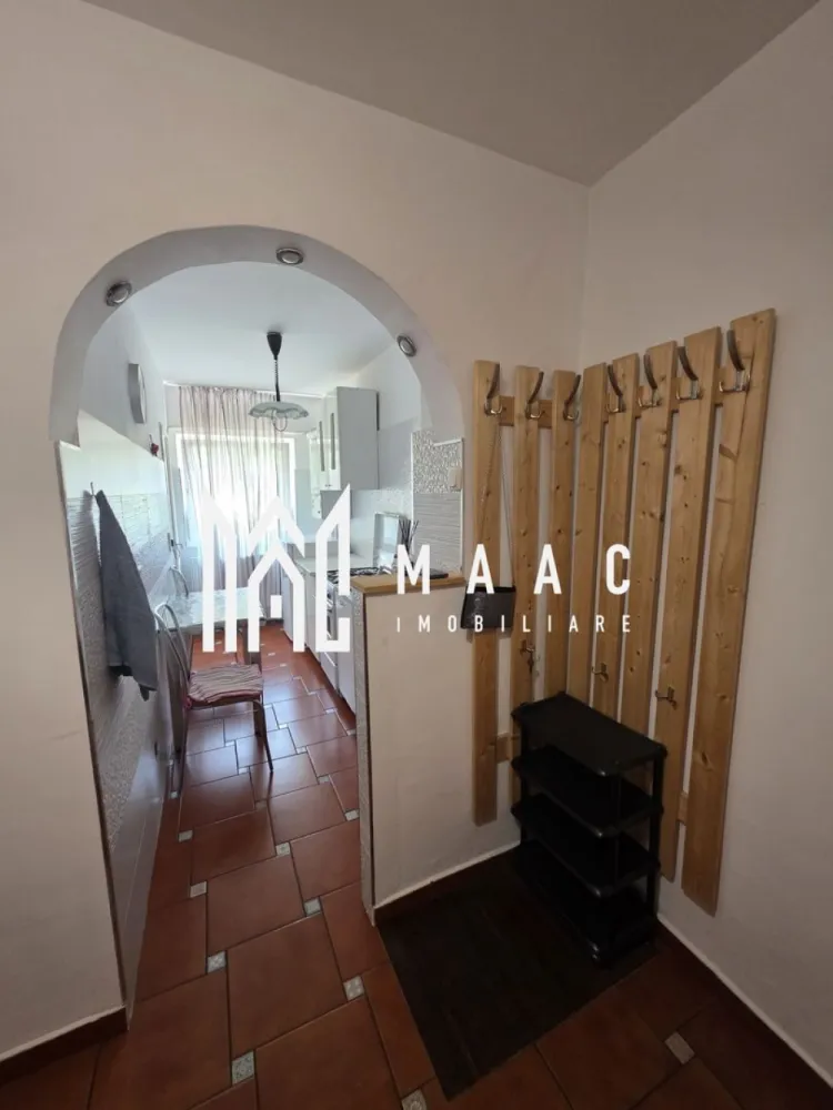 Garsonieră de închiriat Sibiu | Ștrand | 30 mp, parter, mobilată - Garsonieră de închiriat în cartierul Ștrand din Sibiu, cu 30 mp utili, amplasată la parter și complet mobilată, potrivită pentru locuire practică pe termen lung.

Detalii proprietate:
• Suprafață utilă: 30 mp
• Regim de amplasare: parter
• An construcție: 2000
• Stadiu construcție: finalizată
• Structură clădire: cărămidă
• Compartimentare funcțională cu cameră, bucătărie închisă, baie și hol
• Complet mobilată și utilată
• Dotări existente: aragaz, frigider, mașină de spălat rufe
• Disponibilă pentru mutare imediată

Zonă și acces:
Proprietatea este situată în cartierul Ștrand, aproape de magazine de cartier și supermarketuri, cu stații de autobuz în apropiere și acces rapid către centrul orașului. În zonă se află școli, grădinițe, farmacii, parcuri și alte facilități utile pentru viața de zi cu zi.

Se închiriază pe termen lung. Nu se acceptă fumători și nu se acceptă animale de companie. Cod anunț CP3197156. Contactați echipa MAAC Imobiliare pentru o vizionare.