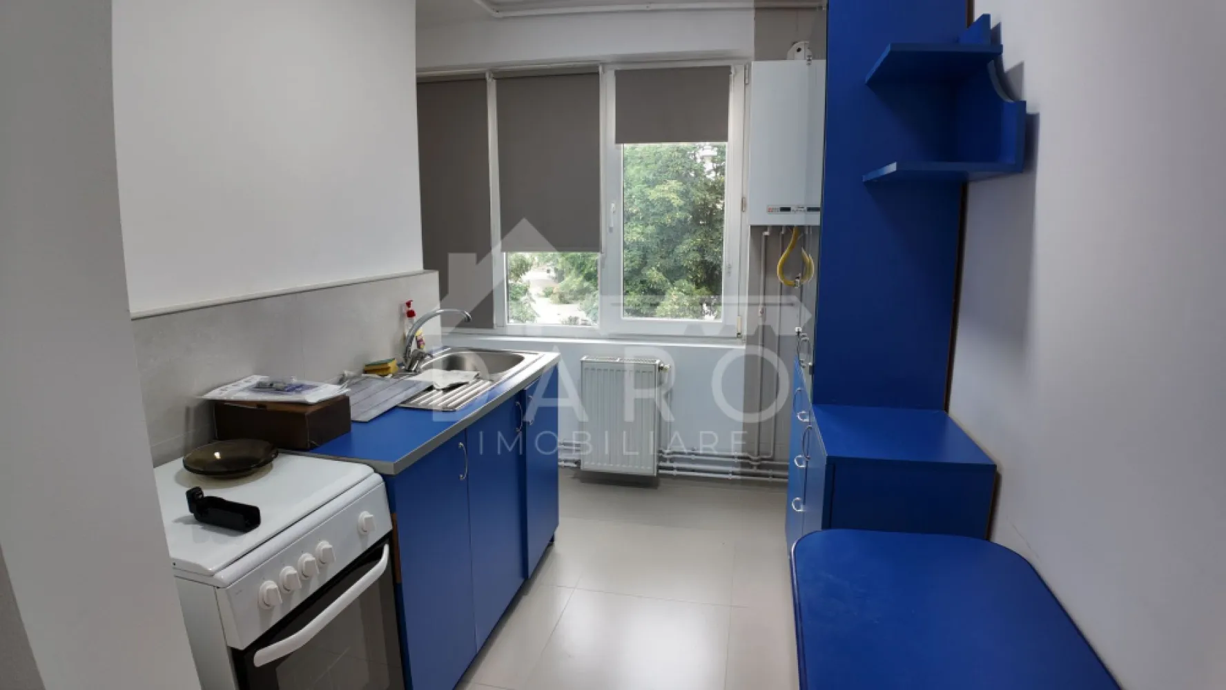 🏡 Apartament 2 camere decomandat | Centru – lângă UMFST - 🏡 Apartament 2 camere – Centru / Ultracentral | Zonă UMF (Fostul Mall)

Se oferă spre vânzare apartament cu 2 camere decomandate, nemobilat, recent renovat, situat ultracentral, în zona UMFST (Fostul Mall).

Detalii:

Suprafață: 49 mp

Etaj: 1 din 4

Compartimentare: 2 camere decomandate, hol generos

Balcon

Spațiu de depozitare

Centrală termică, geamuri termopan

Stare: renovat recent, gata de utilizare

📍 Locație excelentă, ideală pentru locuit, birou sau investiție (studenți/cadre medicale).