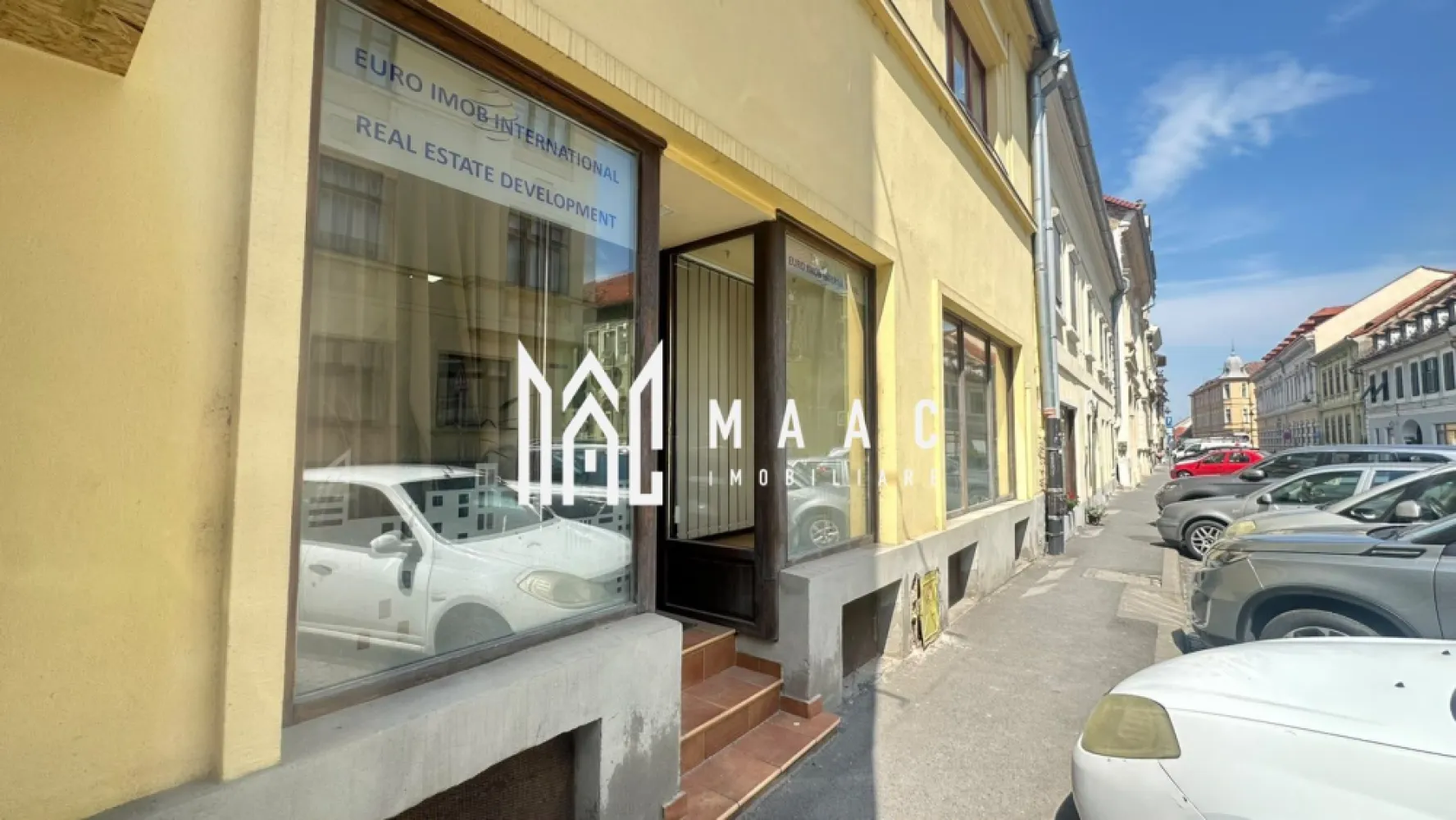 Spațiu birouri/comercial compartimentat | Ultracentral, Sibiu | 100 mp - Spațiu birouri/comercial compartimentat, cu 100 mp și 3 camere separate, amplasat ultracentral pe Strada Tribunei din Sibiu, cu acces direct de la stradă.

Detalii proprietate:
• Suprafață utilă: 100 mp
• Compartimentare: 3 camere separate, sală de așteptare/recepție, hol de acces și spații auxiliare
• Configurare: spațiu compartimentat
• An construcție: 1970
• Disponibil imediat pentru închiriere pe termen lung
• Condiții de închiriere: două chirii în avans și garanție echivalentă cu o chirie lunară

Amplasarea în zona Ultracentral, pe Strada Tribunei, asigură poziționare la stradă într-un punct central al orașului, cu acces direct către spațiu.

Cod anunț CP3197221. Contactați echipa MAAC Imobiliare pentru detalii suplimentare și programarea unei vizionări.