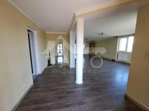 Casă de vânzare, teren 1040 mp