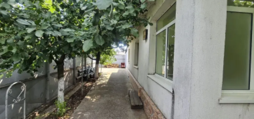 Casa la sol cu teren 1055 mp si livada - Vanatori, Galati