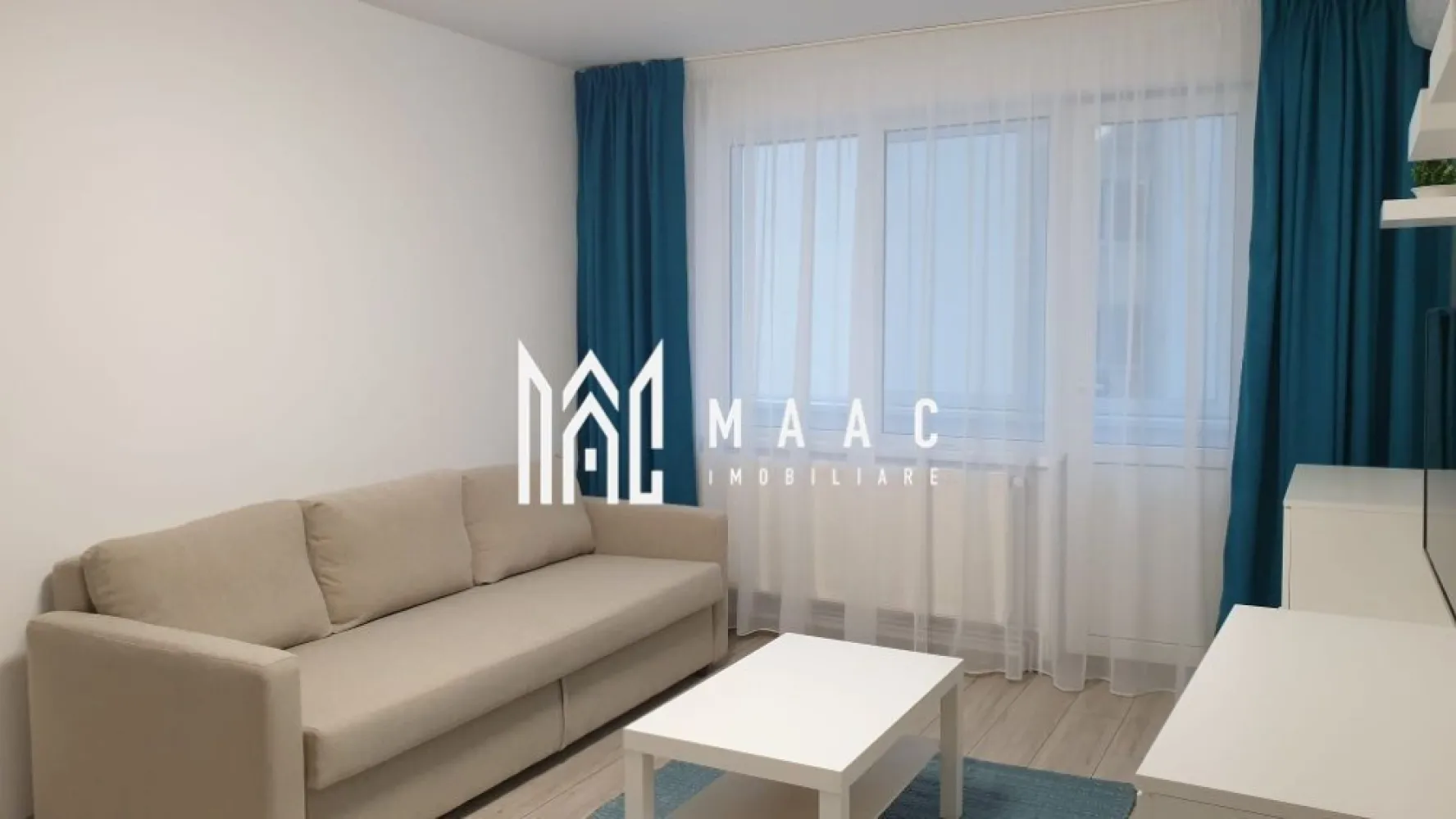 Apartament 2 camere | 52 MPU | Balcon | Lift | Mihai Viteazul - MAAC Imobiliare vă propune spre închiriere un apartament modern, situat pe Bulevardul Mihai Viteazul, într-o zonă liniștită, cu spații verzi și acces rapid către principalele puncte de interes ale orașului Sibiu.

Apartamentul este complet renovat și oferă toate dotările necesare pentru un stil de viață confortabil, fiind pregătit pentru mutare imediată.

Detalii proprietate
Apartament renovat complet
Situat într-un bloc izolat termic
Bloc cu lift și casa scării renovată
Parcare în apropierea imobilului
Zonă cu spații verzi
Compartimentare
Living
Dormitor
Bucătărie
Baie
Hol
Dotări și beneficii
Complet mobilat și utilat
Aer condiționat
TV LCD
Finisaje moderne
Bloc renovat și bine întreținut
Costuri reduse de întreținere
Avantaje locație
Situat pe Bulevardul Mihai Viteazul
Aproape de magazine și supermarketuri
Stații de autobuz în imediata apropiere
Acces rapid către centrul orașului
În apropierea școlilor, grădinițelor și farmaciilor
Zonă liniștită, cu spații verzi
Condiții de închiriere
Disponibil pentru mutare imediată
Se acceptă animale de companie doar de talie mică

Se închiriază pe termen lung. Nu se acceptă fumători și nu se acceptă animale de companie. Cod anunț CP3197439