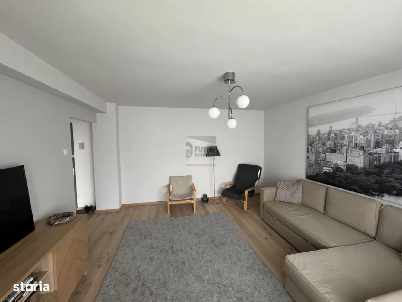 Apartament 2 camere modern, mobilat premium | Dristor - Cauți un apartament care să nu arate ca toate celelalte? Avem în portofoliu o proprietate „bomboană” în zona Dristor, unde stilul industrial se întâlnește cu funcționalitatea maximă. Este genul de loc care te face să spui „acasă” de la prima vizionare! 📍 LOCALIZARE & ACCESIBILITATE Metrou Dristor: ~15 minute de mers pe jos (sau un sprint scurt cu mașina/trotineta). Shopping la botul calului: Mega Image chiar la scara blocului, Auchan Vitan și Lidl în imediata apropiere. Etaj: 2 din 4, într-un bloc liniștit și civilizat. 📐 DESIGN & DOTĂRI (Pachet Full Option) Apartamentul a fost gândit inteligent, cu finisaje premium și mobilier de top: Vibe de Loft: Ușă culisantă metalică, divider din lemn masiv și iluminat industrial. Bucătărie de Chef: Gama de top IKEA METOD, electrocasnice BEKO noi (plită, cuptor, frigider încorporat). Work from Home: Dressing generos care ascunde un birou încorporat – ideal pentru productivitate! Confort Total: Smart TV în ambele camere, canapea extensibilă LIDHAUL și... marele plus: Mașină de spălat CU USCĂTOR! 🧺✨ 🌿 BONUSUL CARE FACE DIFERENȚA Dormitorul are balcon deschis către o curte interioară privată, plină de verdeață. Ești în mijlocul orașului, dar te bucuri de liniște totală și aer curat. 🚗 FACILITĂȚI EXTRA Parcare: Posibilitate transfer loc de parcare nenominal. Siguranță: Contract înregistrat oficial, transparență totală. Climat: Calorifere noi din aluminiu, apartament foarte luminos și călduros. Preț & Condiții: Contactați-ne pentru o ofertă personalizată! Se solicită o lună garanție + chiria în curs. 📞 Sună acum pentru detalii și vizionări! Proprietățile cu design LOFT dispar primele! #ChirieBucuresti #Dristor #Apartament2Camere #DesignInterior #LoftStyle #InchirieriSector3 #ImobiliareBucuresti #FaraBataiDeCap #WorkFromHome #GreenLiving #BucurestiRealEstate #LuxuryRent #MetrouDristor