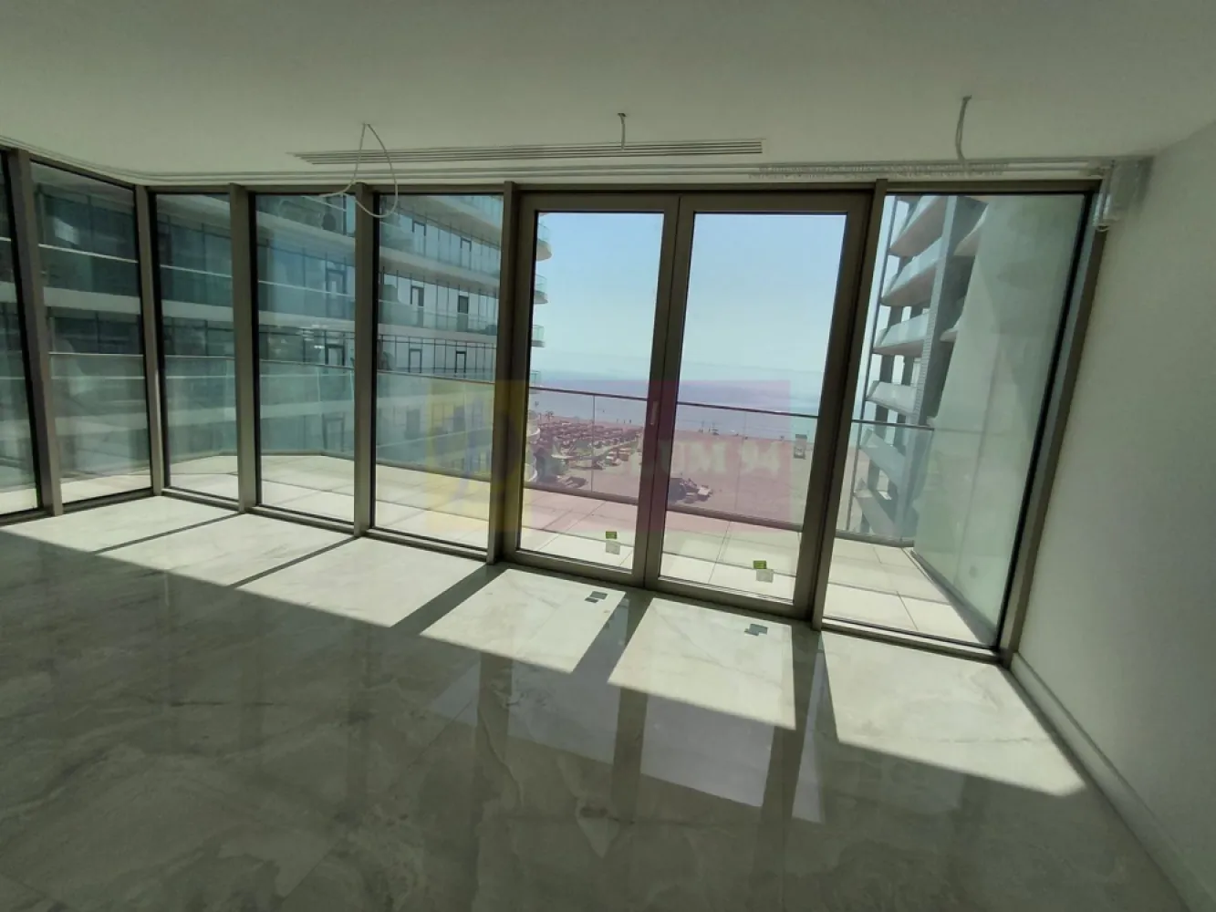 Apartament de lux 3 camere 2024, in Mamaia Nord-vedere la Marea Neagra - Va oferim spre vanzare apartamente de 3 camere cu vedere la Marea Neagra in Mamaia Nord, intr-un bloc nou 2024, P+12 la cheie ultralux, blocul fiind terminat si finisat, pregatit gata de locuit.
Incalzirea fiecarui apartament se face cu Pompa de Caldura la curent, incalzire in pardoseala, aeroconvectoare pentru climatizare, este prevazut cu 3 grupuri sanitare cu cabine de dus. Bucataria este open in living.
Scara blocului are doua lifturi moderne si o intrare imperiala cu candelabre superbe.
Suplimentar locuri de parcare la mezanin si etajul I.
Blocul are piscina exterioara si doua sali de fitness gratuite pentru rezidentii blocului. 
La intrarea in complex este bariera cu telecomanda.
Pretul este purtator de TVA si se calculeaza la suprafata construita.
Pentru detalii suplimentare si vizionari contactati agentul Dona Camelia 0733683461.