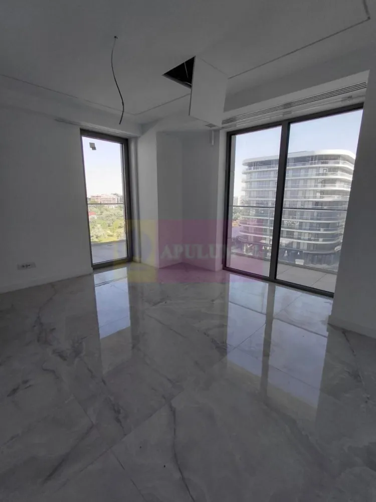 Apartament de lux 3 camere 2024, in Mamaia Nord-vedere la Marea Neagra - Va oferim spre vanzare apartamente de 3 camere cu vedere la Marea Neagra in Mamaia Nord, intr-un bloc nou 2024, P+12 la cheie ultralux, blocul fiind terminat si finisat, pregatit gata de locuit.
Incalzirea fiecarui apartament se face cu Pompa de Caldura la curent, incalzire in pardoseala, aeroconvectoare pentru climatizare, este prevazut cu 3 grupuri sanitare cu cabine de dus. Bucataria este open in living.
Scara blocului are doua lifturi moderne si o intrare imperiala cu candelabre superbe.
Suplimentar locuri de parcare la mezanin si etajul I.
Blocul are piscina exterioara si doua sali de fitness gratuite pentru rezidentii blocului. 
La intrarea in complex este bariera cu telecomanda.
Pretul este purtator de TVA si se calculeaza la suprafata construita.
Pentru detalii suplimentare si vizionari contactati agentul Dona Camelia 0733683461.