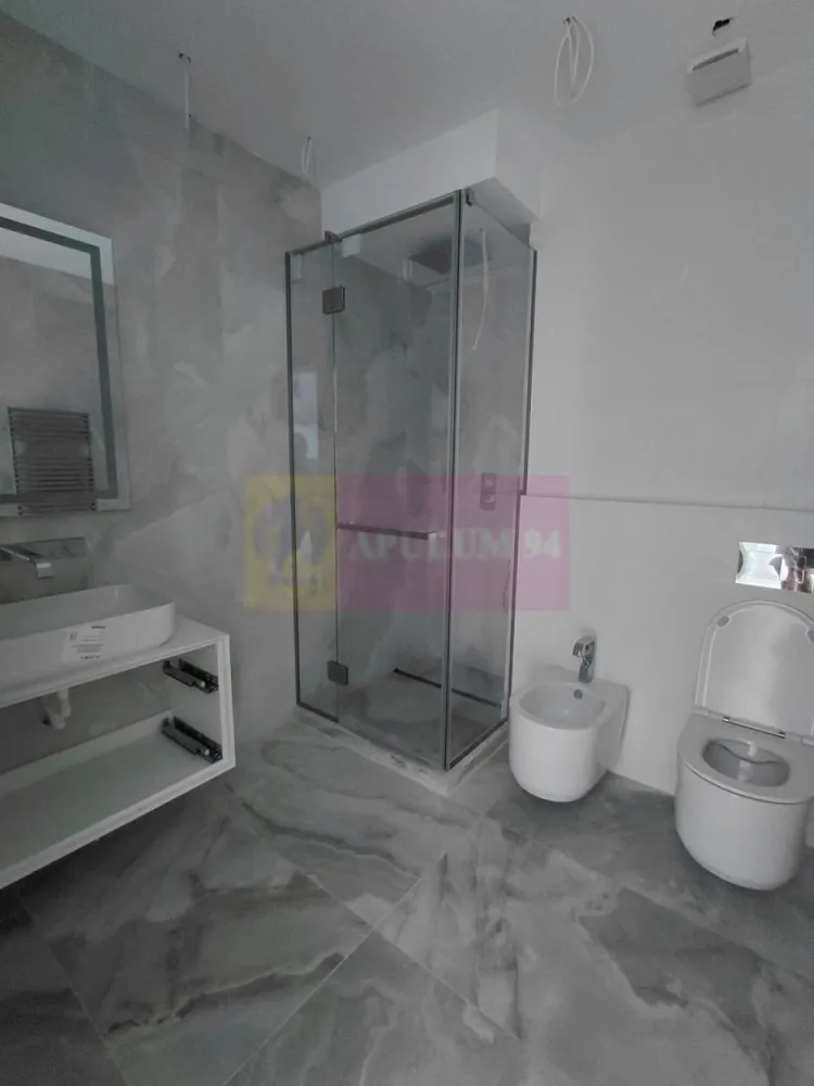 Apartament de lux 3 camere 2024, in Mamaia Nord-vedere la Marea Neagra - Va oferim spre vanzare apartamente de 3 camere cu vedere la Marea Neagra in Mamaia Nord, intr-un bloc nou 2024, P+12 la cheie ultralux, blocul fiind terminat si finisat, pregatit gata de locuit.
Incalzirea fiecarui apartament se face cu Pompa de Caldura la curent, incalzire in pardoseala, aeroconvectoare pentru climatizare, este prevazut cu 3 grupuri sanitare cu cabine de dus. Bucataria este open in living.
Scara blocului are doua lifturi moderne si o intrare imperiala cu candelabre superbe.
Suplimentar locuri de parcare la mezanin si etajul I.
Blocul are piscina exterioara si doua sali de fitness gratuite pentru rezidentii blocului. 
La intrarea in complex este bariera cu telecomanda.
Pretul este purtator de TVA si se calculeaza la suprafata construita.
Pentru detalii suplimentare si vizionari contactati agentul Dona Camelia 0733683461.