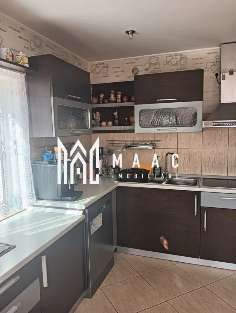Casa 8 camere I 336 MPU I 1309 MP Teren I Agnita - MAAC Imobiliare va propune spre vanzare o casa amplasată într-o zonă excelentă, ideală pentru locuire sau investiție. Proprietatea oferă un spațiu generos și funcțional, fiind structurată pe demisol, parter și etaj, cu două intrări separate atât în casă, cât și în curte. Suprafața utilă este de 450 mp, iar terenul total măsoară 1309 mp.

Demisolul este compartimentat practic, având două camere, un hol de acces, pivniță și spălătorie — perfect pentru spații tehnice, depozitare sau zone hobby.

Parterul impresionează prin spațiul deschis și luminos, fiind compus dintr-un living cu bucătărie spațioasă, loc de luat masa, o cameră suplimentară, baie, cămară, hol de acces și o terasă ce oferă un loc ideal pentru relaxare. Casa scărilor include un dressing generos, maximizând eficient spațiul.

Etajul cuprinde patru camere, fiecare prevăzută cu balcon propriu, o baie și un hol bine configurat. Spațiul este ideal pentru o familie numeroasă, oferind confort și intimitate.

Proprietatea se remarcă prin terenul întins și posibilitățile multiple de amenajare, iar poziționarea în zonă foarte bună îi conferă un avantaj major pentru cei care caută liniște, siguranță și acces facil la punctele de interes.

Pentru mai multe detalii si programarea unei vizionari va rugam sa specificati ID: CP2852093
