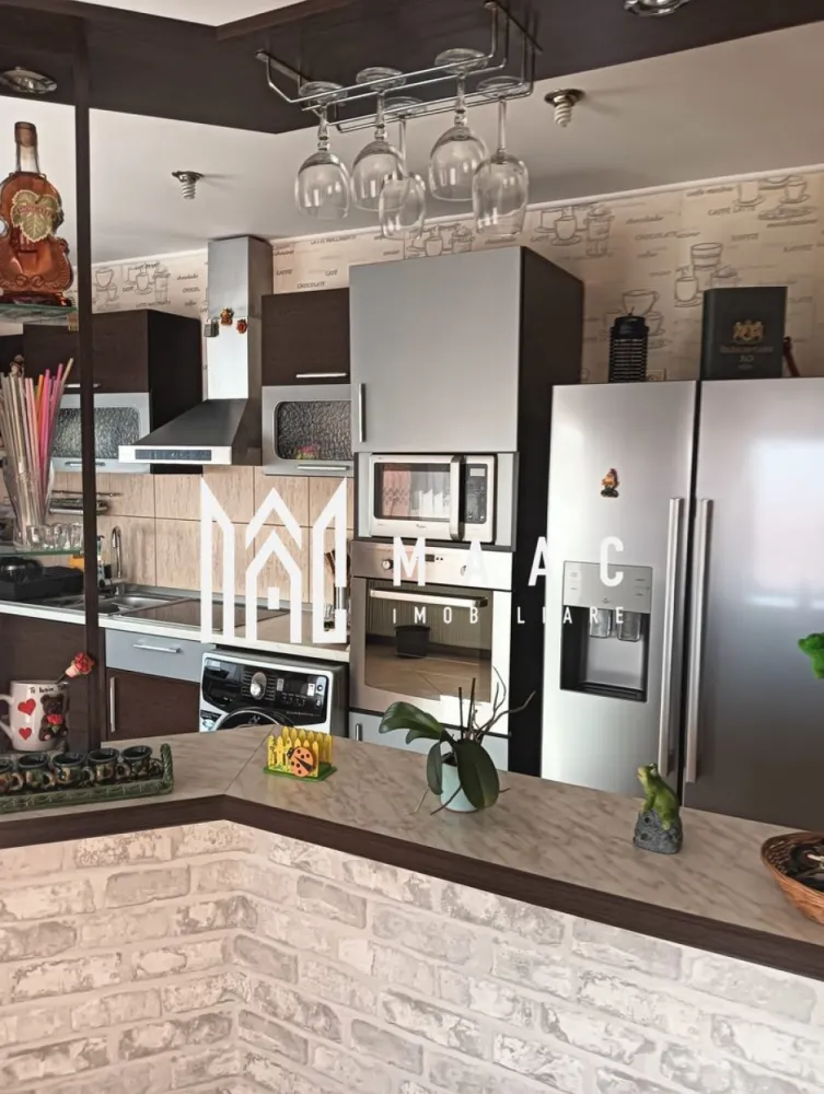 Casa 8 camere I 336 MPU I 1309 MP Teren I Agnita - MAAC Imobiliare va propune spre vanzare o casa amplasată într-o zonă excelentă, ideală pentru locuire sau investiție. Proprietatea oferă un spațiu generos și funcțional, fiind structurată pe demisol, parter și etaj, cu două intrări separate atât în casă, cât și în curte. Suprafața utilă este de 450 mp, iar terenul total măsoară 1309 mp.

Demisolul este compartimentat practic, având două camere, un hol de acces, pivniță și spălătorie — perfect pentru spații tehnice, depozitare sau zone hobby.

Parterul impresionează prin spațiul deschis și luminos, fiind compus dintr-un living cu bucătărie spațioasă, loc de luat masa, o cameră suplimentară, baie, cămară, hol de acces și o terasă ce oferă un loc ideal pentru relaxare. Casa scărilor include un dressing generos, maximizând eficient spațiul.

Etajul cuprinde patru camere, fiecare prevăzută cu balcon propriu, o baie și un hol bine configurat. Spațiul este ideal pentru o familie numeroasă, oferind confort și intimitate.

Proprietatea se remarcă prin terenul întins și posibilitățile multiple de amenajare, iar poziționarea în zonă foarte bună îi conferă un avantaj major pentru cei care caută liniște, siguranță și acces facil la punctele de interes.

Pentru mai multe detalii si programarea unei vizionari va rugam sa specificati ID: CP2852093