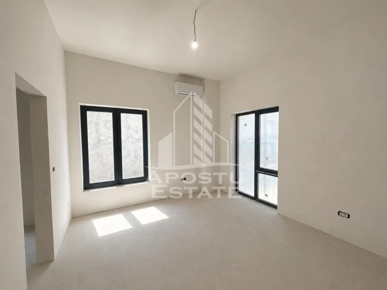 Spatiu comercial nou la bulevard, 175 mp, Zona Complexul Studentesc - Agentia imobiliara Apostu Estate va propune spre inchiriere spatiu comercial, de 175 mp, 3 doua grupuri sanitare, in apropiere de Complexul Studentesc, Timisoara, judetul Timis.

Spatiul este compartimentat in incaperi de diferite suprafete si trei grupuri sanitare ( plan afisat in finalul imaginilor).
Intrarea se face din curtea proprie a cladirii, care include si locuri de parcare.
Confortul termic este asigurat prin centrala termica pe gaz si climatizare.
Spatiul este nou si in curs de finalizare.

Pentru mai multe detalii sau pentru stabilirea unei vizionari nu ezitati sa ne contactati.
CP3197157