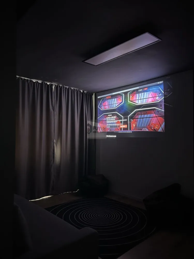 DRISTOR | 2 CAMERE | Vedere Liberă & Loc Parcare Inclus - Dacă ești în căutarea unui apartament care să bifeze toate căsuțele pentru un stil de viață activ și confortabil, te oprești aici! Avem o proprietate „fără bătăi de cap” pe Strada Râmnicu Vâlcea, unde confortul de acasă se îmbină perfect cu facilitățile de la scara blocului. 📍 Localizare & Conectivitate Metrou Dristor: La doar 500m (6 minute de mers pe jos). Uiți de traficul din București! Vedere de top: Apartamentul dispune de 2 balcoane închise cu vedere liberă – lumină naturală și liniște. 🏠 Detalii Care Fac Diferența Apartamentul este mobilat complet și utilat pentru a te muta imediat: Dotări: Aragaz, frigider, mașină de spălat. Baie Modernă: Duș tip walk-in (elegant și practic). Bloc de elită: Imobil reabilitat termic, lift și scară curate, comunitate civilizată (fără restanțieri la întreținere). 🎯 Bonusuri Premium PARCARE: Ai locul tău de parcare chiar în spatele blocului, monitorizat vizual direct de la geamul bucătăriei. Aur curat în zona Dristor! Sport & Health: Ești înconjurat de săli de fitness de top (BeFIT Club la 2 min, Stay Fit Gym la 5 min, 18GYM la 10 min). Facilități „la botul calului”: Chiar la parter ai tot ce îți trebuie: Brutărie, Cofetăria Georgy’s, Farmacie, Clinica Sante, Mega Image, Froo și celebrul Berfin Doner. Proprietar serios, caut chiriași pe măsură! Apartamentul este liber și pregătit pentru vizionări. 📞 Contactează-mă pentru detalii și stabilirea unei vizionări! #Dristor #InchirieriBucuresti #Apartament2Camere #LocDeParcare #RealEstateRomania #AproapeDeMetrou #ViataLaOras #FaraIntermediari #VedereLibera