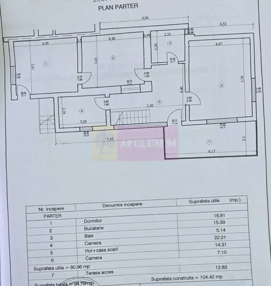 Casa de vanzare cu 6 camere in Busteni - Agenția imobiliară Mervani vă prezintă o proprietate situată într-o zonă apreciată din Bușteni, stradă asfaltată, la mică distanță de pârtia de schi Kalinderu, ideală atât pentru locuință permanentă, cât și pentru casă de vacanță sau investiție turistică.

Imobilul este dispus pe demisol, parter și etaj, având o suprafață construită de 184 mp și beneficiază de curte comună cu încă o proprietate, acces betonat și spațiu verde comun.

Construită inițial în anul 1941, casa a fost extinsă în anul 1981 și modernizată în 2015, păstrând un echilibru între soliditatea construcției și confortul actual.

- fundație din beton
- zidărie din cărămidă
- planșeu din beton pe construcția nouă
- tâmplărie PVC cu geam termopan
- centrală termică proprie
- termosistem exterior
- învelitoare din tablă zincată
- toate utilitățile, inclusiv canalizare

Compartimentare:
Demisol

 spațiu tehnic cu centrală termică

Parter

 dormitor
 bucătărie
 baie
 cameră de zi
 dormitor

Etaj

 cameră de zi
 baie
 dormitor
 dormitor

Proprietatea dispune de o terasă generoasă și balcon, oferind un view superb către Masivul Caraiman, pârtia de schi Kalinderu și Crucea Caraiman – un peisaj spectaculos în orice anotimp. 

Casa poate fi modernizată și adaptată cu ușurință în funcție de nevoile viitorului proprietar, fiind potrivită pentru:
- rezidență permanentă
- casă de vacanță
- amenajarea a două apartamente pentru închiriere în regim turistic
Teren 150 mp, cota indiviza din 600 mp.

O proprietate cu potențial, amplasată într-una dintre cele mai apreciate zone ale stațiunii Bușteni!

Pentru vizionări și informații suplimentare:
Agenția imobiliară Mervani – 0729.935.536