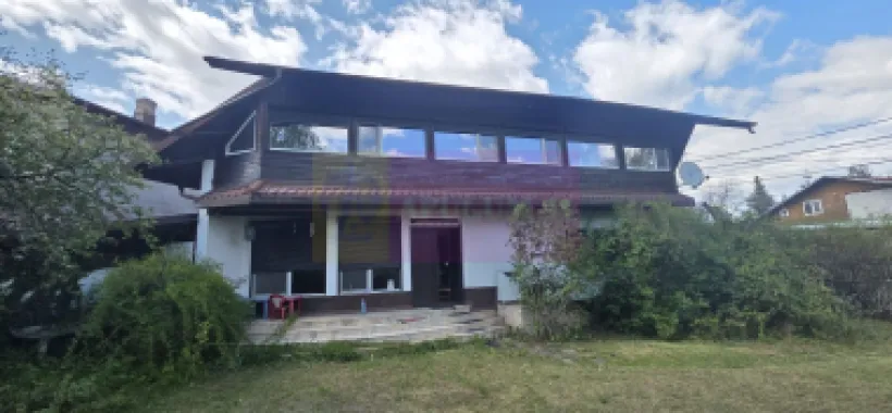 Vila de vânzare cu 4 camere în Breaza