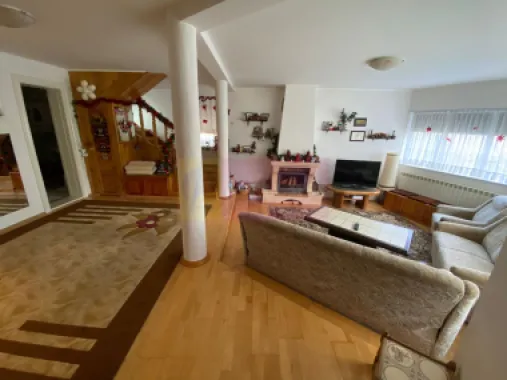 Vila de vânzare cu 4 camere în Breaza