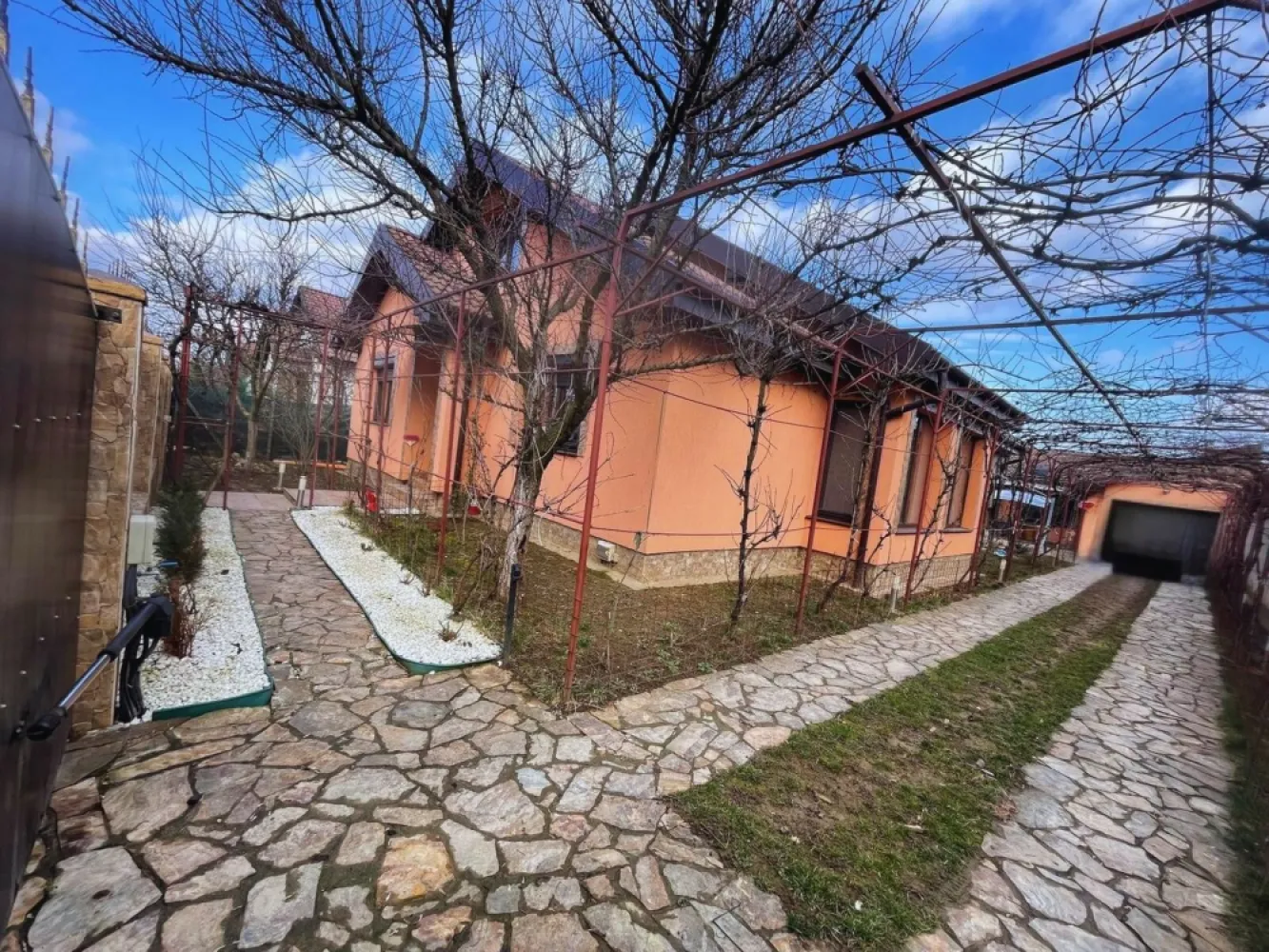Casa Santandrei, zona linistita, gaz,curent,apa,teren 550 mp-214900Eur