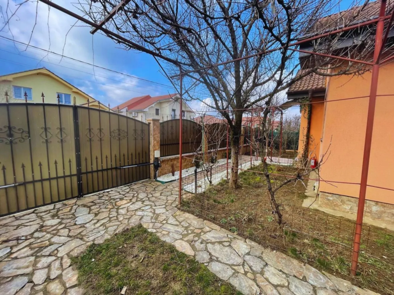 Casa Santandrei, zona linistita, gaz,curent,apa,teren 550 mp-214900Eur