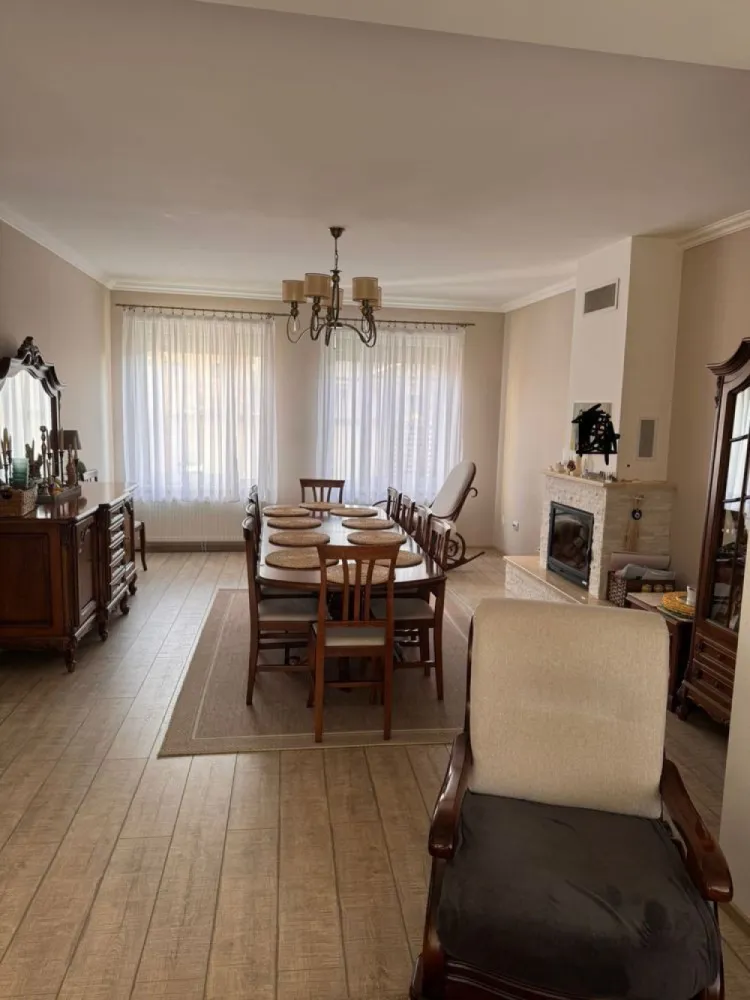BRASADAS vinde casa 2017 cu 4 dormitoare in zona str. Dara. - Agentia Imobiliara BRASADAS vinde casa, construita in 2017 cu suprafata utila 240 mp. si teren total 5,7 Ari in zona str. Dara.
Imobilul dispune de: 4 dormitoare, 1 living, 1 bucatarie, 3 bai, terasa acoperita, garaj, incalzire in pardoseala,poarta automatizata
Panouri fotovoltaice
Casa finisata si mobilata.
www.brasadas.com.