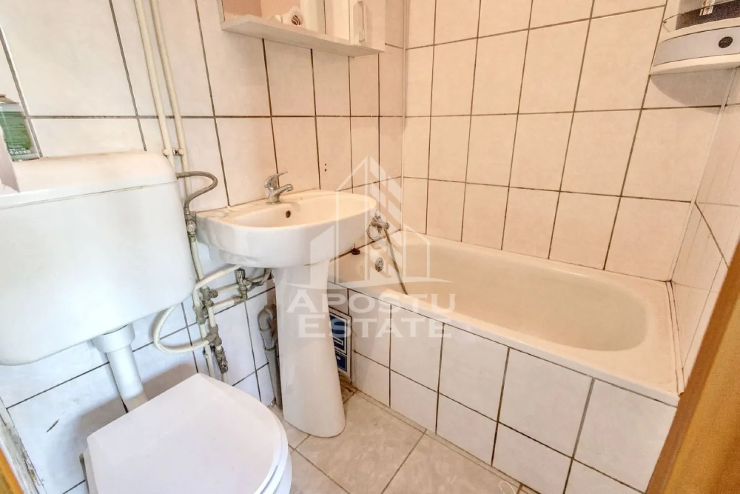 Garsoniera de vanzare la parter, zona UMT, Timisoara - Agentia imobiliara APOSTU ESTATE va propune spre vanzare o garsoniera recent renovata situata in judetul Timis, Timisoara, zona UMT.
Garsoniera este situata la parter si are o suprafata de 16 mp utili.
Compartimentare:
- Chicineta
- Dormitor
- Baie cu dus
Confortul termic este realizat prin intermediul termoficarii.
Agentia imobiliara Apostu Estate va ofera consultanta bancara gratuita prin intermediul colaboratorilor nostri pentru alegerea celui mai potrivit tip de credit, astfel incat tu sa devi noul proprietar al acestui apartament.
Va asteptam cu drag la o vizionare chiar si astazi!
ID intern: CP3198049.