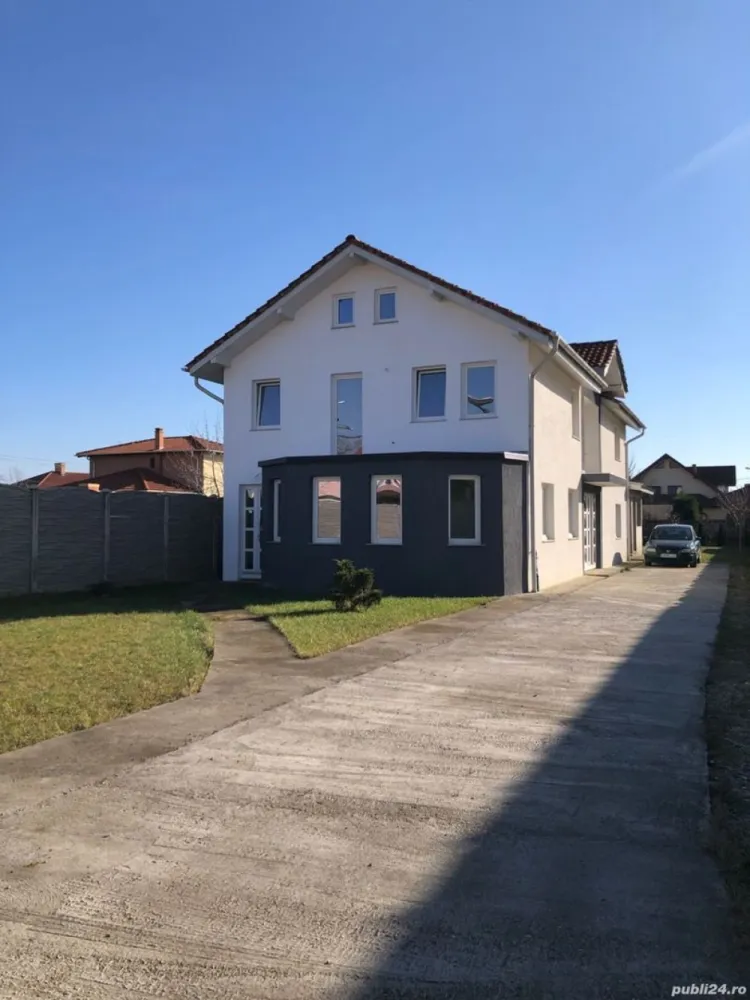 BRASADAS vinde casa în zona Micro 17 teren 9.5 ari 240mp. - Agentia Imobiliara BRASADAS vinde casa nouâ in zona Micro 17 cu 240mp suprafața semifinisatâ si 950mp teren cu pomi fructiferi.
Parter plus un etaj, cu intrări separate.
Parterul continiind: Living mare, Bucătărie mare, 2 Dormitoare, 1 baie.
Etajul conțiind: Living, 3 dormitoare, Bucătărie, 1 baie, 1 balcon si 1 terasa.
Apa, gaz, caldura cu centrală montata și curent trei fazic, canalizare și toate utilizațile.
Plus terasa și beci. 
Www.brasadas.com.