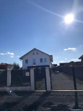 BRASADAS vinde casa în zona Micro 17 teren 9.5 ari 240mp.