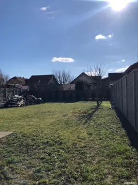 BRASADAS vinde casa în zona Micro 17 teren 9.5 ari 240mp.