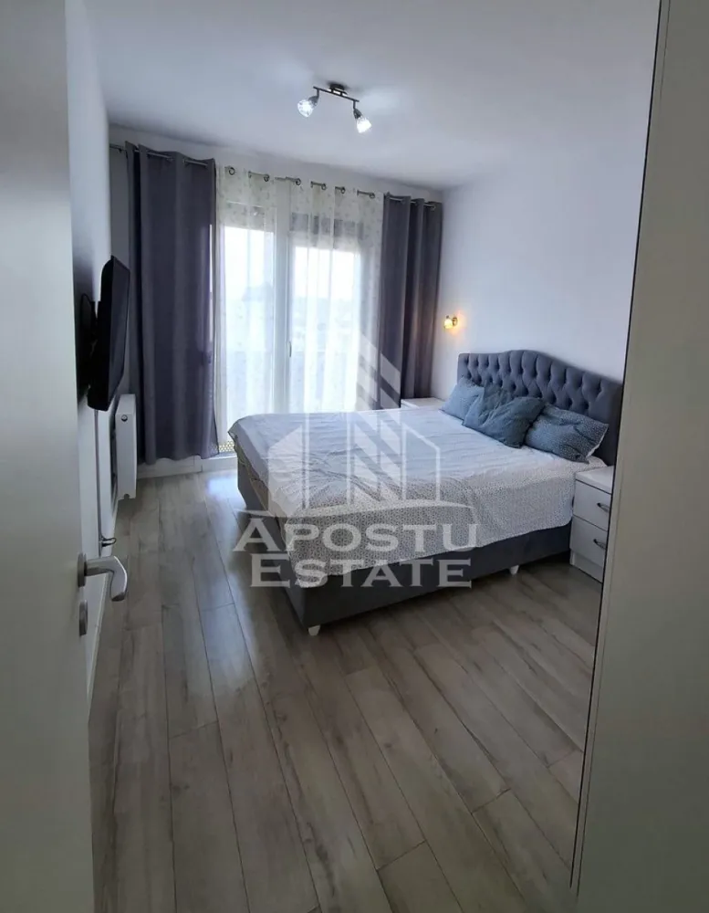 Apartament 2 camere, 52 mp utili. Loc de parcare - Apostu Estate va propune spre inchiriere un apartament cu 2 camere, situat la etajul 4, intr-o zona excelenta, in apropiere de Afi, Stadionul Francisc von Neuman si statiile de mijloace de transport in comun, oferind acces rapid catre principalele puncte de interes ale orasului.

Cu o suprafata utila de 52 mp, locuinta este compartimentata eficient si dispune de 1 dormitor confortabil, 1 living luminos, 1 bucatarie separata si 1 baie dotata cu cada, oferind un ambient placut si functional.

Apartamentul se inchiriaza complet mobilat si utilat, fiind pregatit pentru mutare imediata, astfel incat viitorii chiriasi sa beneficieze de tot confortul necesar inca din prima zi. 
In plus, proprietatea dispune si de loc de parcare, un avantaj important pentru confortul zilnic.

Datorita amplasarii excelente si facilitatilor oferite, aceasta proprietate este ideala pentru persoane active, cupluri sau familii care isi doresc o locuinta moderna, practica si bine pozitionata.

Apartamentul se inchiriaza pe termen lung. Pentru mai multe informatii si programarea unei vizionari, echipa Apostu Estate va sta la dispozitie.
ID: CP3198072