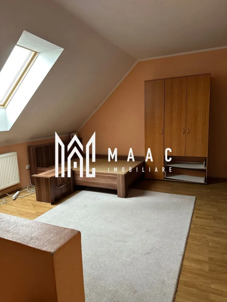 Apartament 2 Camere I Decomandat I Zona Vasile Aaron - Va propunem spre vanzare un apartament de 2 camere compartimentat pe 2 nivele situat la etajul 5 al un unui imobil din zona Vasile Aaron.

Compartimentare:
Primul nivel:
Hol de intrare
Living cu bucătărie tip open-space
Baie
Balcon
Al doilea nivel:
Dormitor spațios

Alte detalii:
Distribuit pe două niveluri
Luminos și bine compartimentat

Se vinde complet mobilat și utilat, exact ca în fotografiile de prezentare
Ideal pentru locuință proprie sau investiție

Zona oferă liniște, aer curat și acces rapid către punctele de interes ale orașului, fiind potrivită pentru cei care își doresc confort și priveliște într-un cadru natural.

Pentru mai multe detalii sau programarea unei vizionări, nu ezitați să ne contactați specificand ID: CP2923653