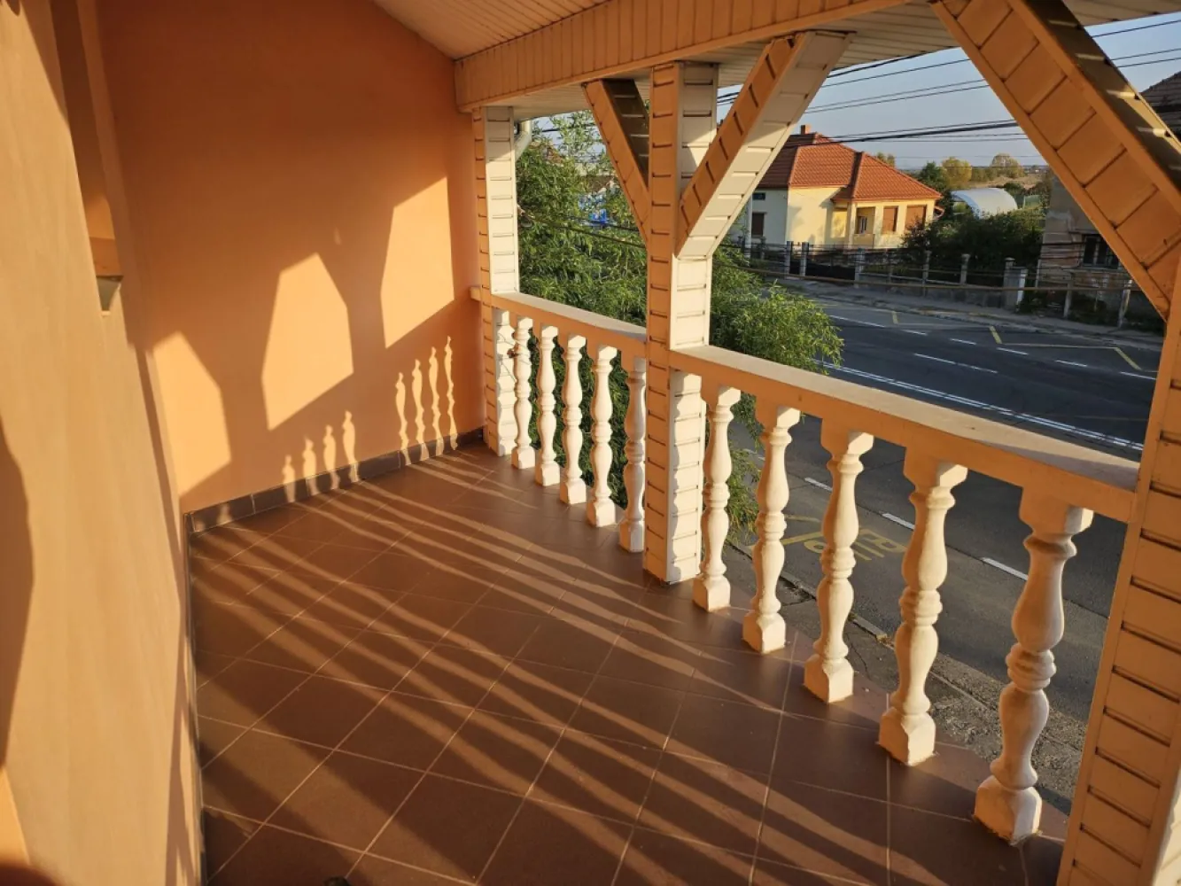 BRASADAS vinde casa individuala zona DARA cu 5 cam si teren 4ari. - BRASADAS vinde casa individuala cu etaj.
Casa are 5 camere și 400mp teren aferent.
Www.brasadas.com