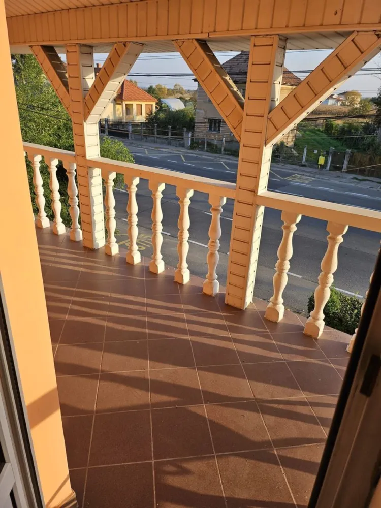 BRASADAS vinde casa individuala zona DARA cu 5 cam si teren 4ari. - BRASADAS vinde casa individuala cu etaj.
Casa are 5 camere și 400mp teren aferent.
Www.brasadas.com