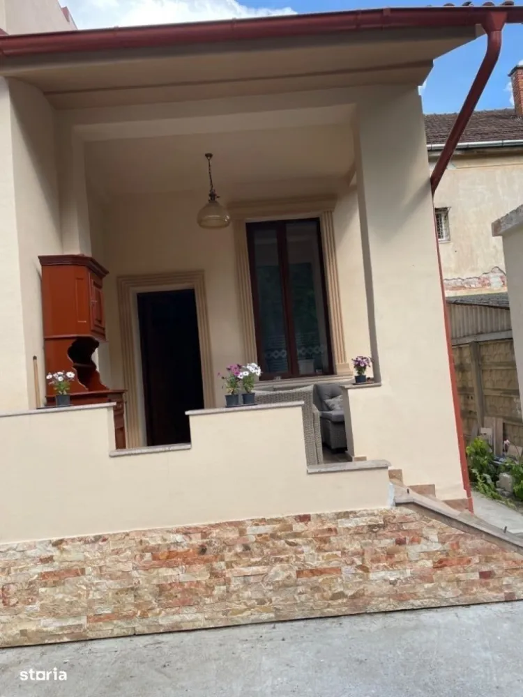 BRASADAS vinde casa cu 3 dormitoare in zona Titulescu.