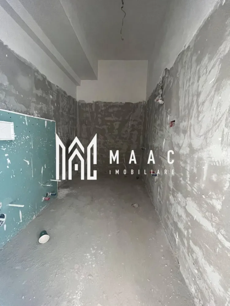 Apartament 2 camere | Dem Radulescu-Ostroveni | Bloc nou intabulat - MAAC Imobiliare vă oferă spre vânzare un apartament modern cu 2 camere, situat într-una dintre cele mai apreciate zone ale orașului – Dem Rădulescu – Ostroveni, Râmnicu Vâlcea. Proprietatea se află la etajul 2/3, într-un bloc nou, finalizat în 2025, dotat cu lift și intabulat, pregătit pentru tranzacționare imediată.

Suprafață construită: 70 m²
Compartimentare optimă:

* Living luminos și spațios
* Bucătărie separată
* Dormitor confortabil
* Baie modernă
* Logie + balcon – spații ideale pentru relaxare

Apartamentul se predă finisat la cheie, iar viitorul proprietar are posibilitatea de a personaliza finisajele după propriul gust, pentru un cămin exact așa cum și-l dorește.

Loc de parcare exterior inclus în preț, înscris în actul de proprietate – un avantaj important într-o zonă aglomerată.

Achiziția se poate realiza prin orice modalitate de plată, ceea ce face această ofertă accesibilă și flexibilă.

Un apartament nou, modern, excelent poziționat și cu facilități complete – o oportunitate ideală oferită de MAAC Imobiliare.

Pentru informații suplimentare sau pentru o vizionare, vă stăm cu drag la dispoziție!

id: CP2851694