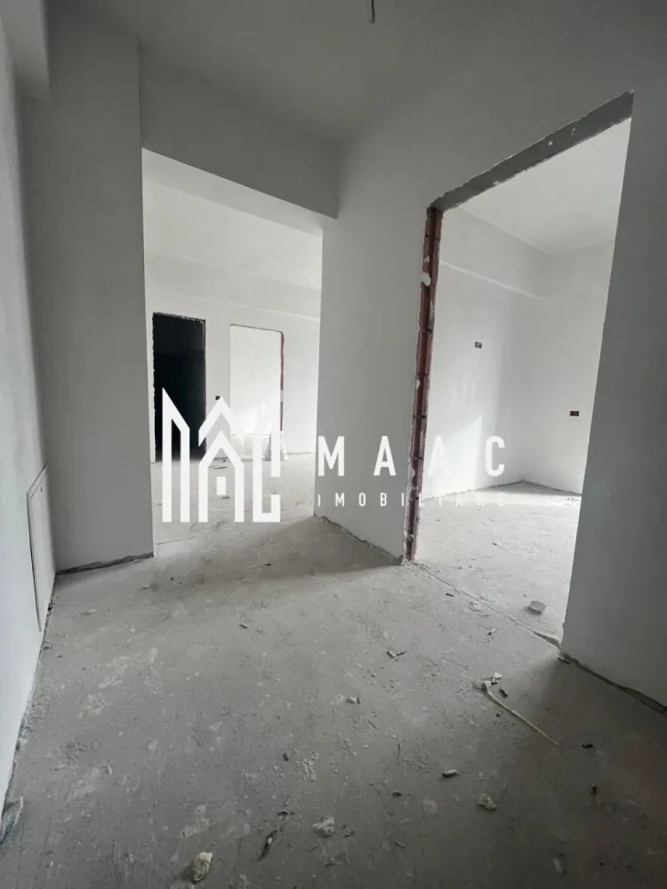 Apartament 2 camere | Dem Radulescu-Ostroveni | Bloc nou intabulat - MAAC Imobiliare vă oferă spre vânzare un apartament modern cu 2 camere, situat într-una dintre cele mai apreciate zone ale orașului – Dem Rădulescu – Ostroveni, Râmnicu Vâlcea. Proprietatea se află la etajul 2/3, într-un bloc nou, finalizat în 2025, dotat cu lift și intabulat, pregătit pentru tranzacționare imediată.

Suprafață construită: 70 m²
Compartimentare optimă:

* Living luminos și spațios
* Bucătărie separată
* Dormitor confortabil
* Baie modernă
* Logie + balcon – spații ideale pentru relaxare

Apartamentul se predă finisat la cheie, iar viitorul proprietar are posibilitatea de a personaliza finisajele după propriul gust, pentru un cămin exact așa cum și-l dorește.

Loc de parcare exterior inclus în preț, înscris în actul de proprietate – un avantaj important într-o zonă aglomerată.

Achiziția se poate realiza prin orice modalitate de plată, ceea ce face această ofertă accesibilă și flexibilă.

Un apartament nou, modern, excelent poziționat și cu facilități complete – o oportunitate ideală oferită de MAAC Imobiliare.

Pentru informații suplimentare sau pentru o vizionare, vă stăm cu drag la dispoziție!

id: CP2851694
